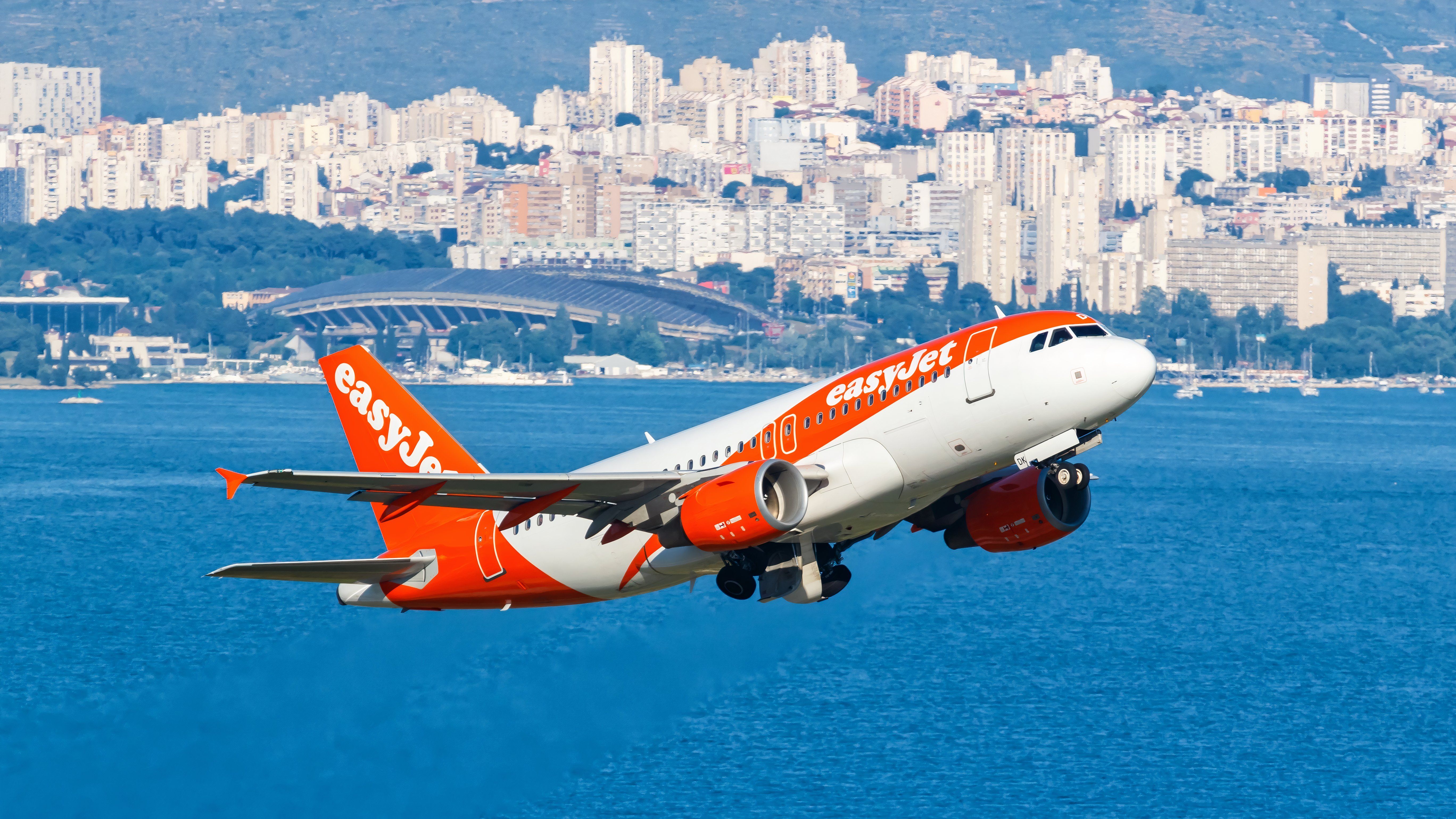 easyJet Airbus A319 shutterstock_2364694895