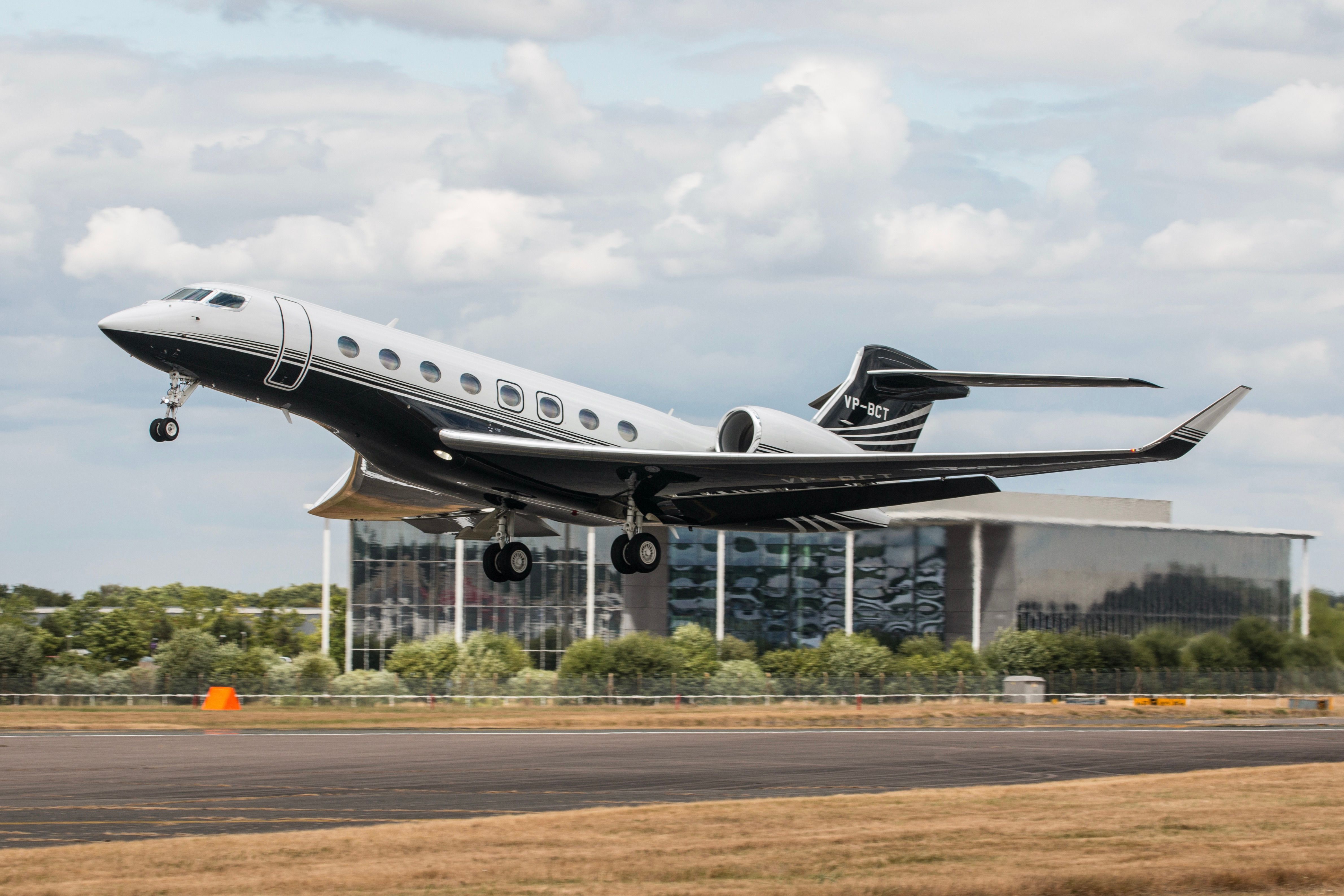 EGLF_-_Gulfstream_G650_-_VP-BCT_(28667476567)-1