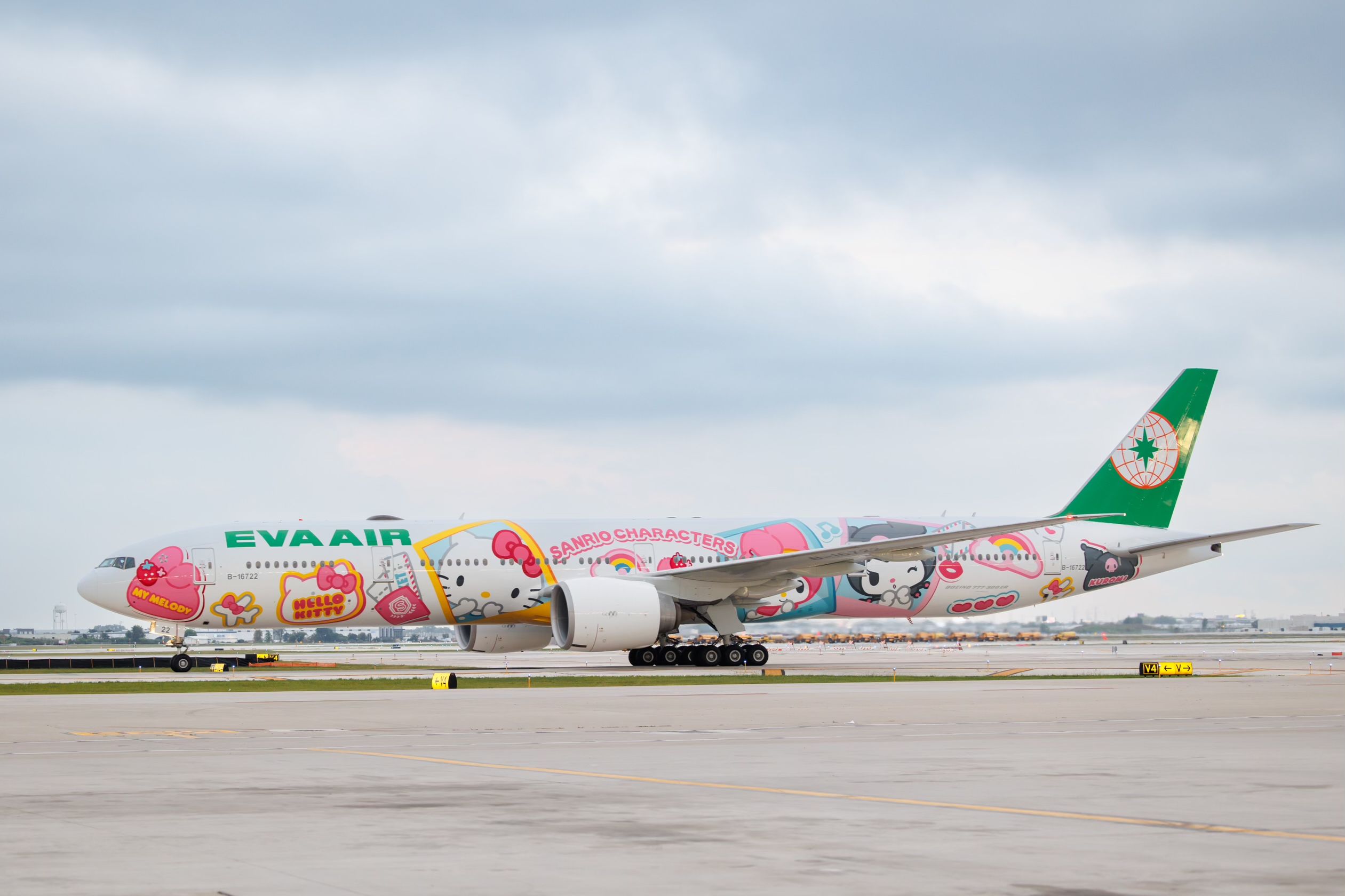 Hello Kitty EVA Air Boeing 777 Purrs Into Chicago O'Hare