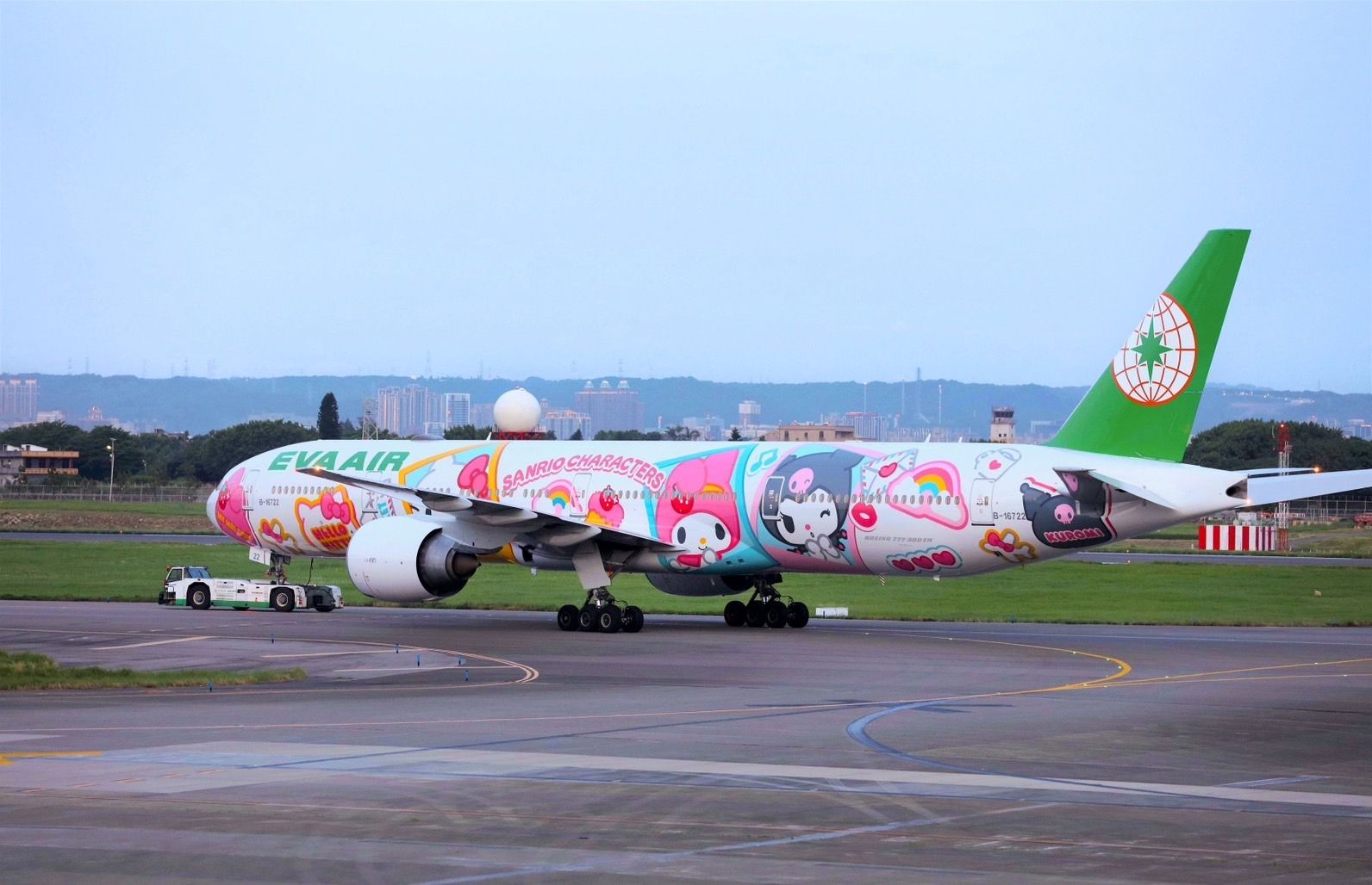 EVA Air Hello Kitty Besties Jet