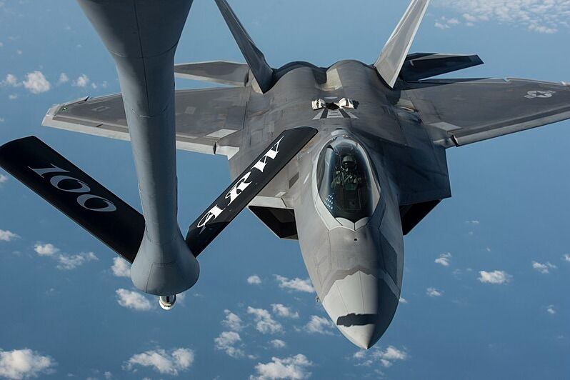F-22_Raptor_conducts_aerial_refueling_with_a_KC-135_Stratotanker_over_the_Baltic_Sea_- (3to2)