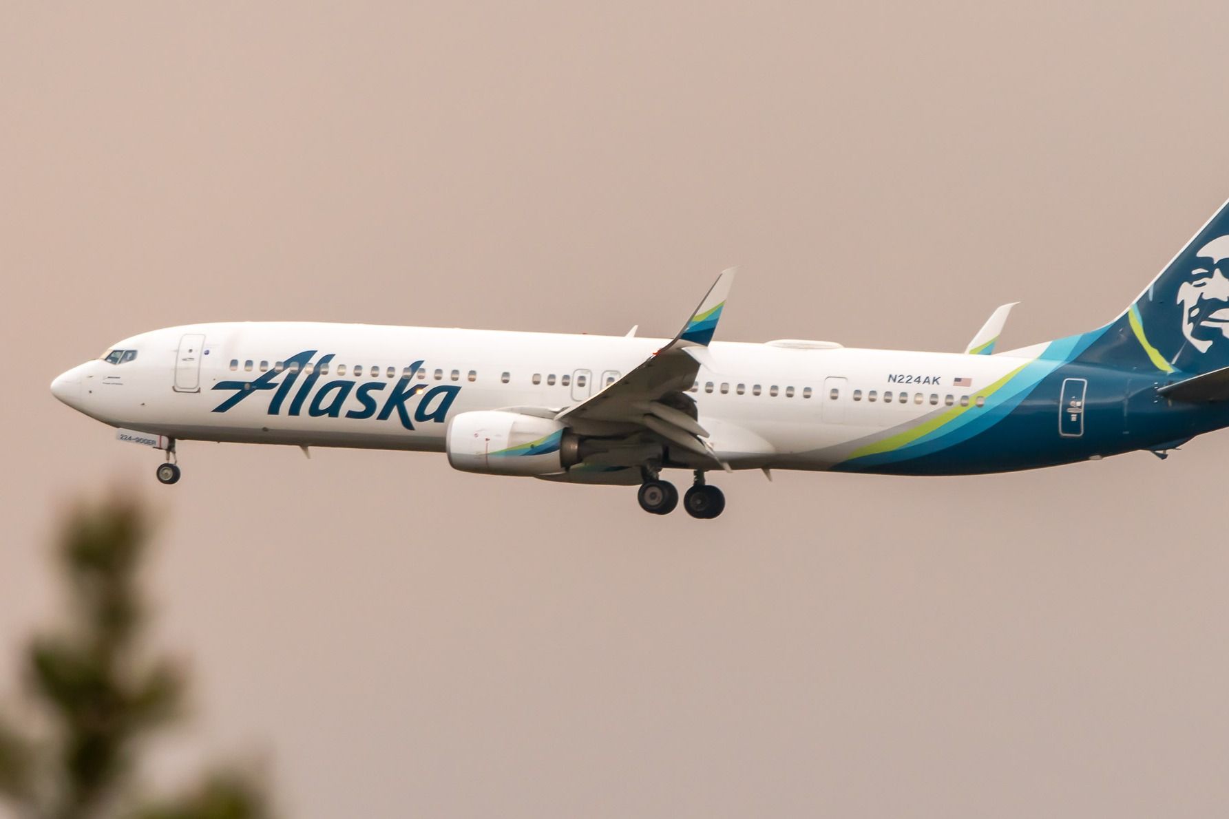 Alaska Airlines Is Using AI To Assist In Planning Routes & Lowering Emissions