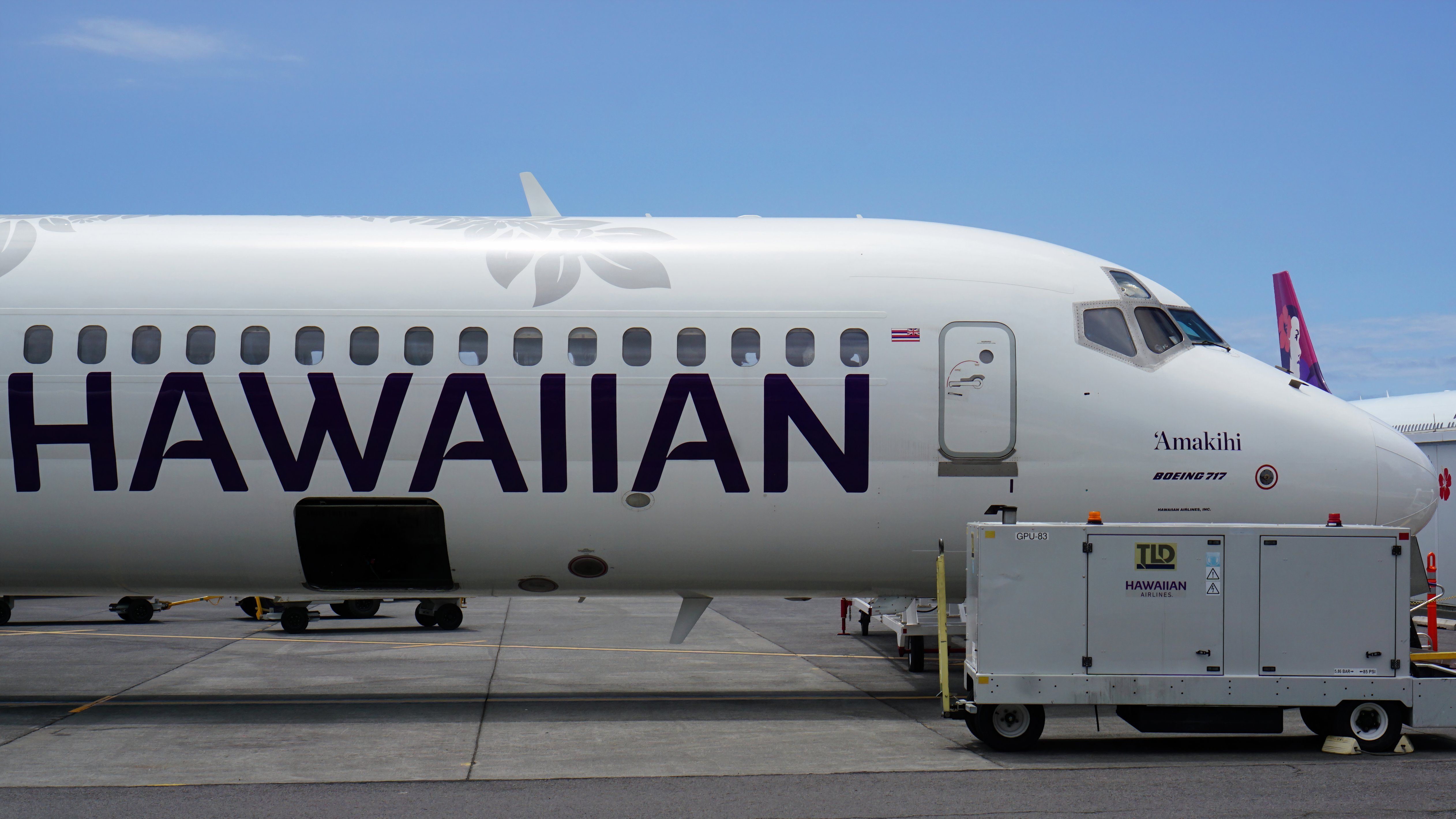 Hawaiian Boeing 717 on ground