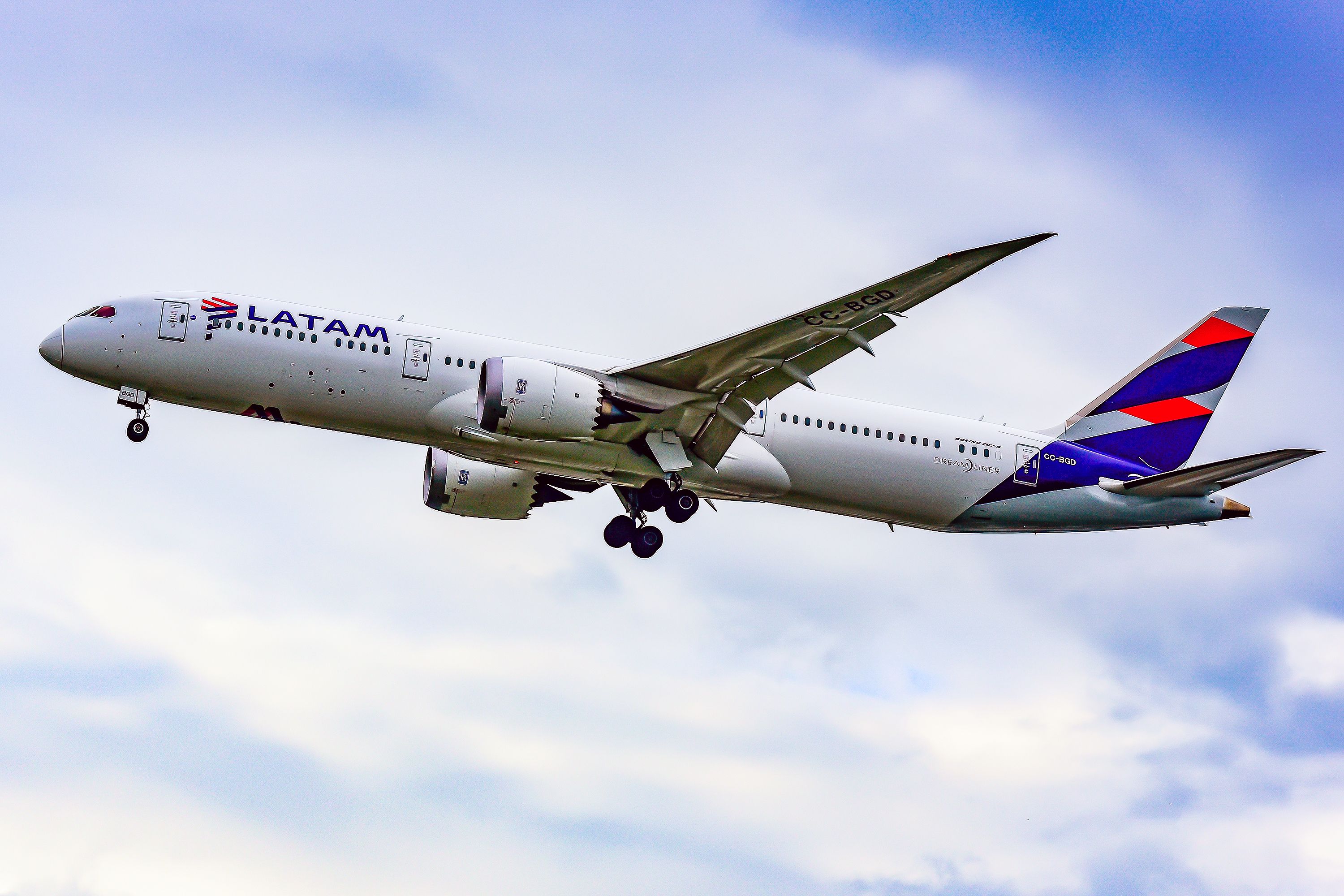 LATAM Airlines Boeing 787-9 departing FRA shutterstock_1439062988