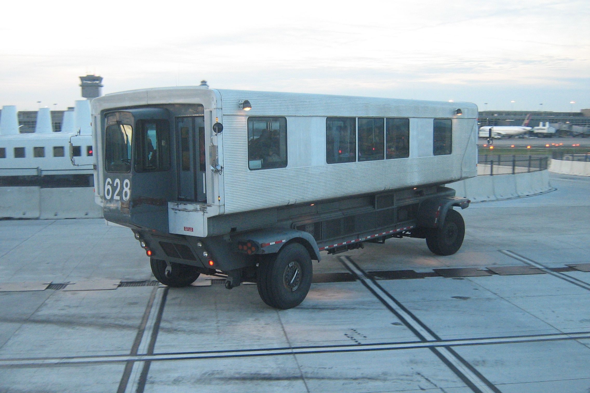 Mobile Lounges: The Forgotten Way Of Getting Passengers Onto Planes