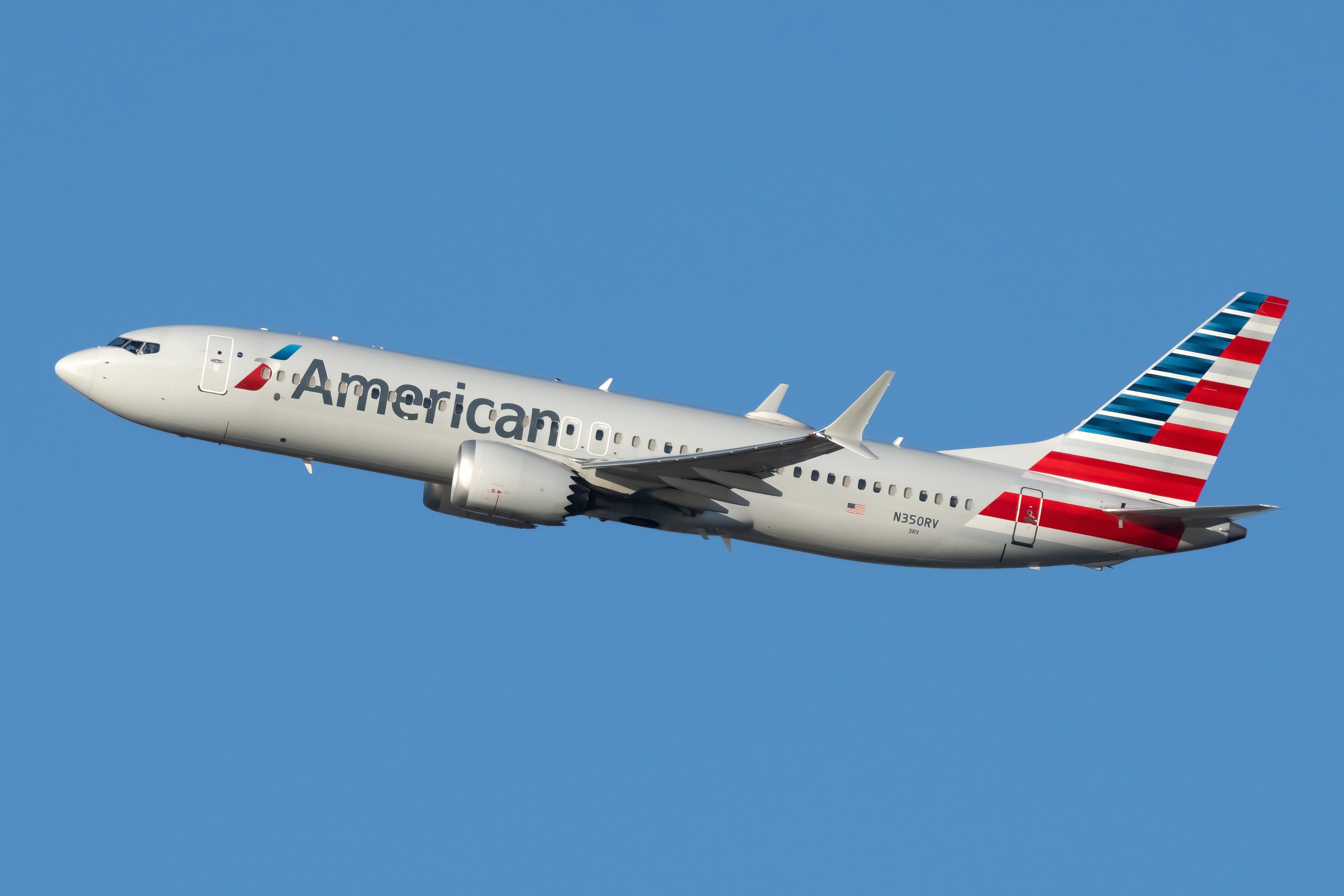 N350RV American Airlines Boeing 737 MAX 8 (1)