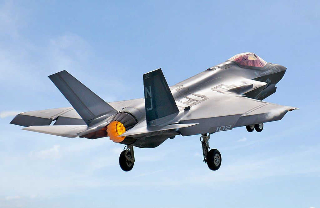 Navy_launches_first_local_F-35C_sortie_(cropped)