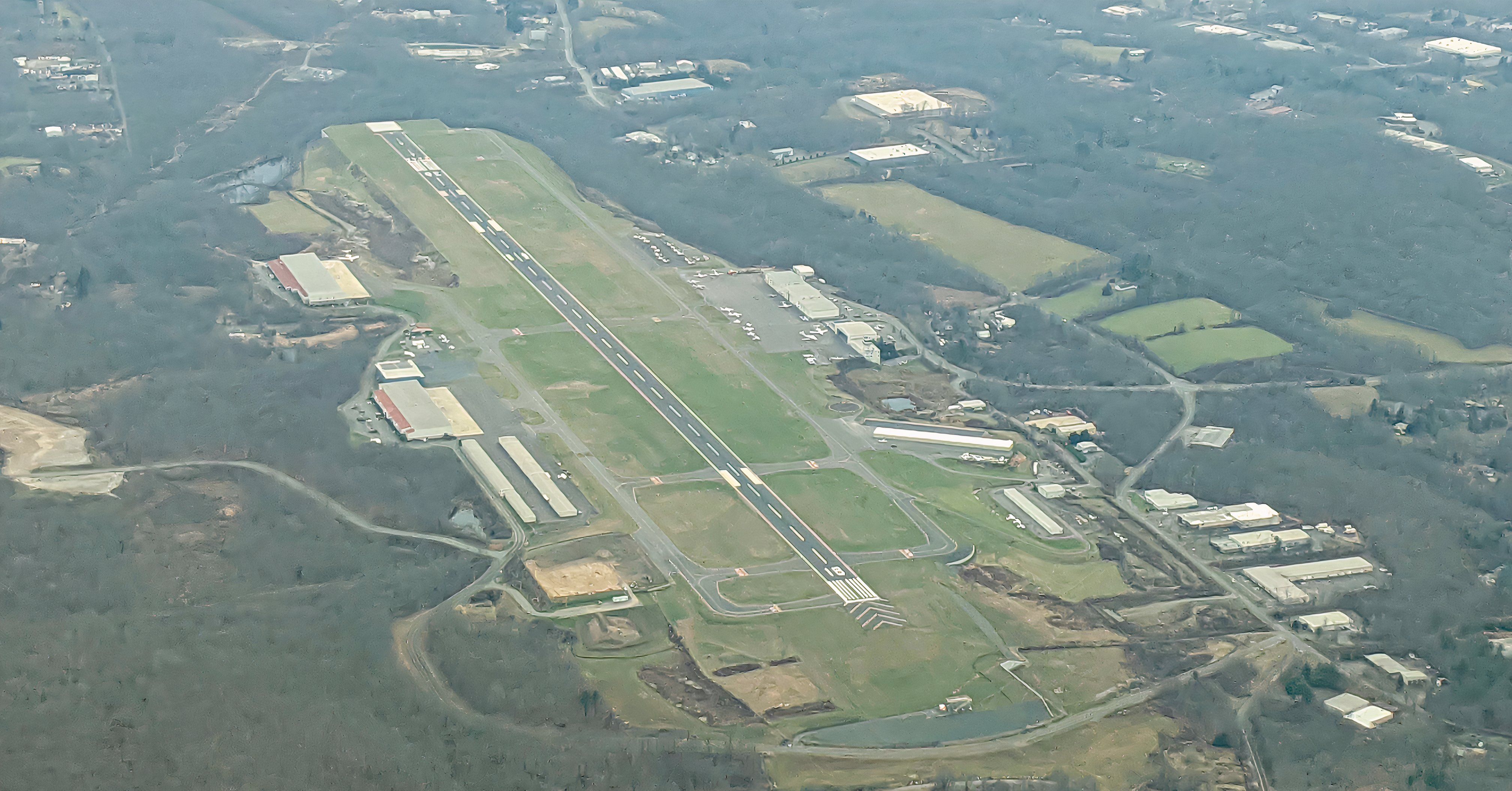 An aerial shot of Oxford Waterbury Airport (OXC/KOXC)