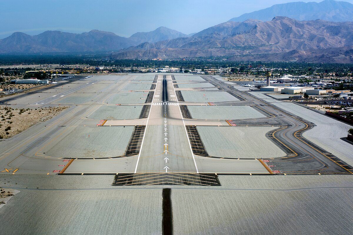 Palm_Springs_International_Airport_photo_Don_Ramey_Logan