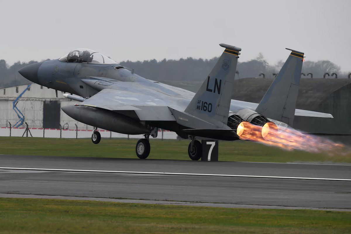 Photo of an F-15 Eagle taking off