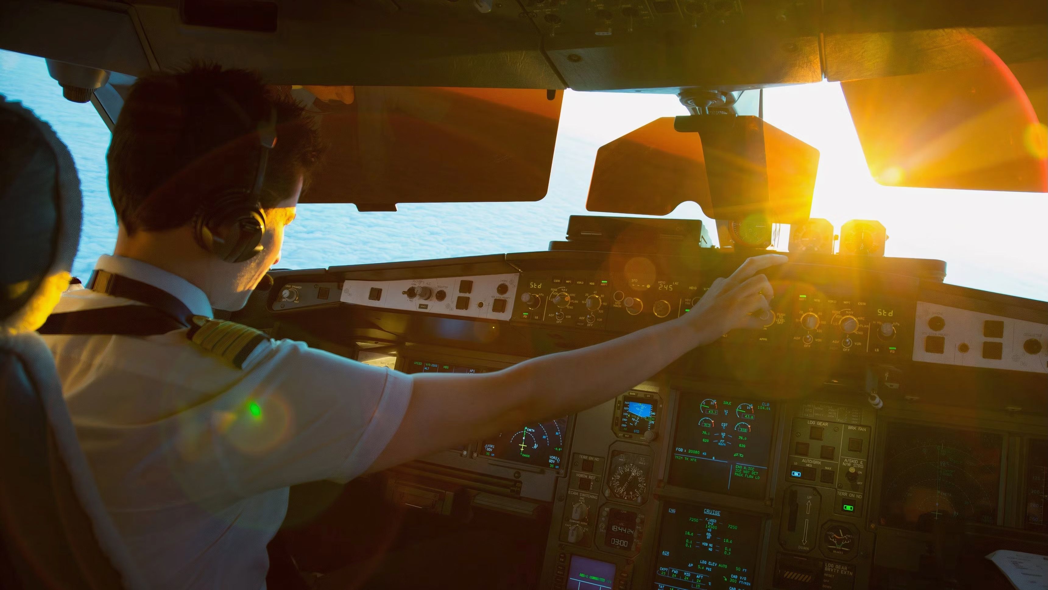 Pilot in the cockpit of an A330 in Qatar, MSN871_CE-AC-485-49728-028 (1)