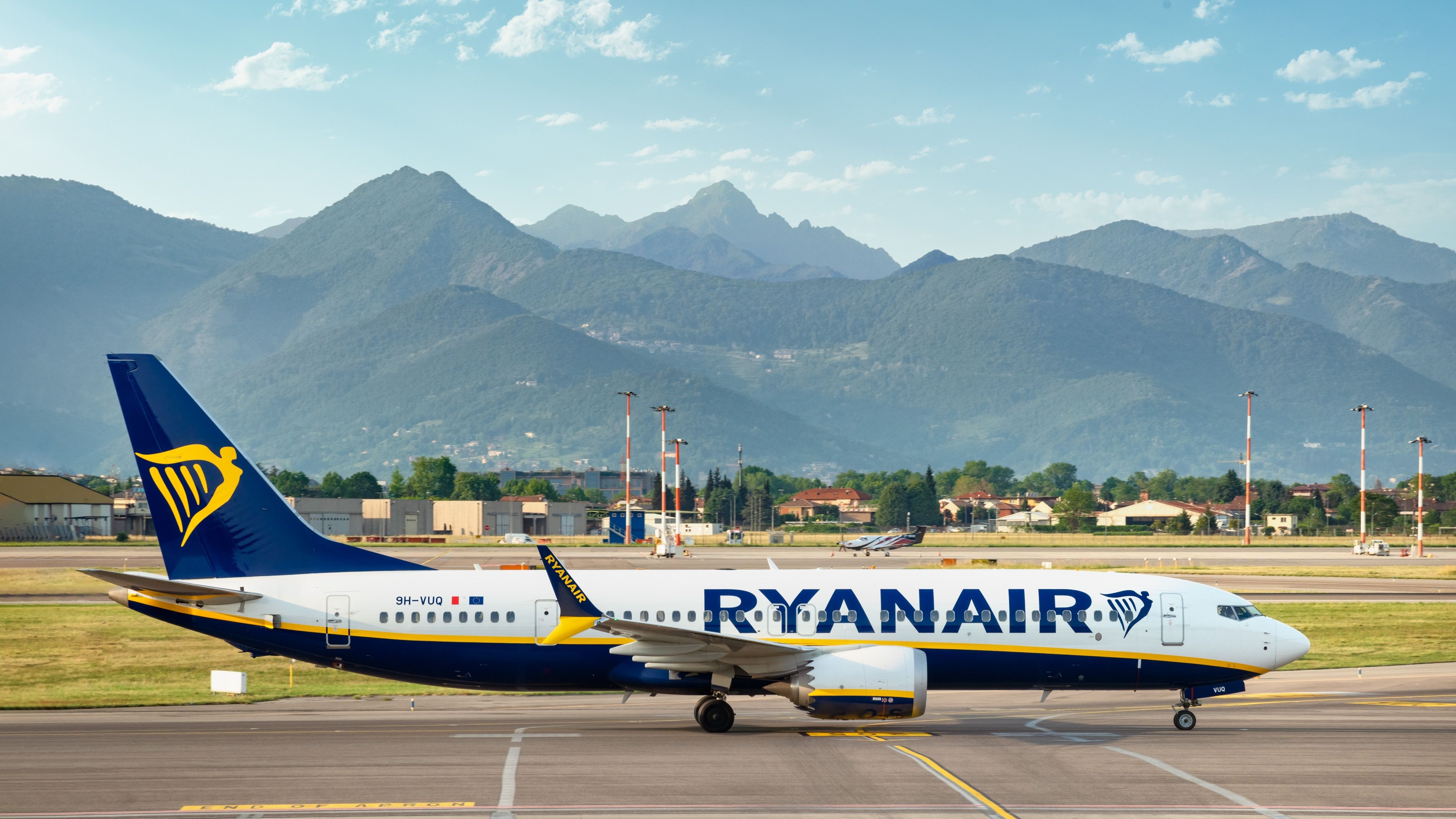 Ryanair Boeing 737 Max 8 Taxiing in Bergamo, Italy Shutterstock_2171292953