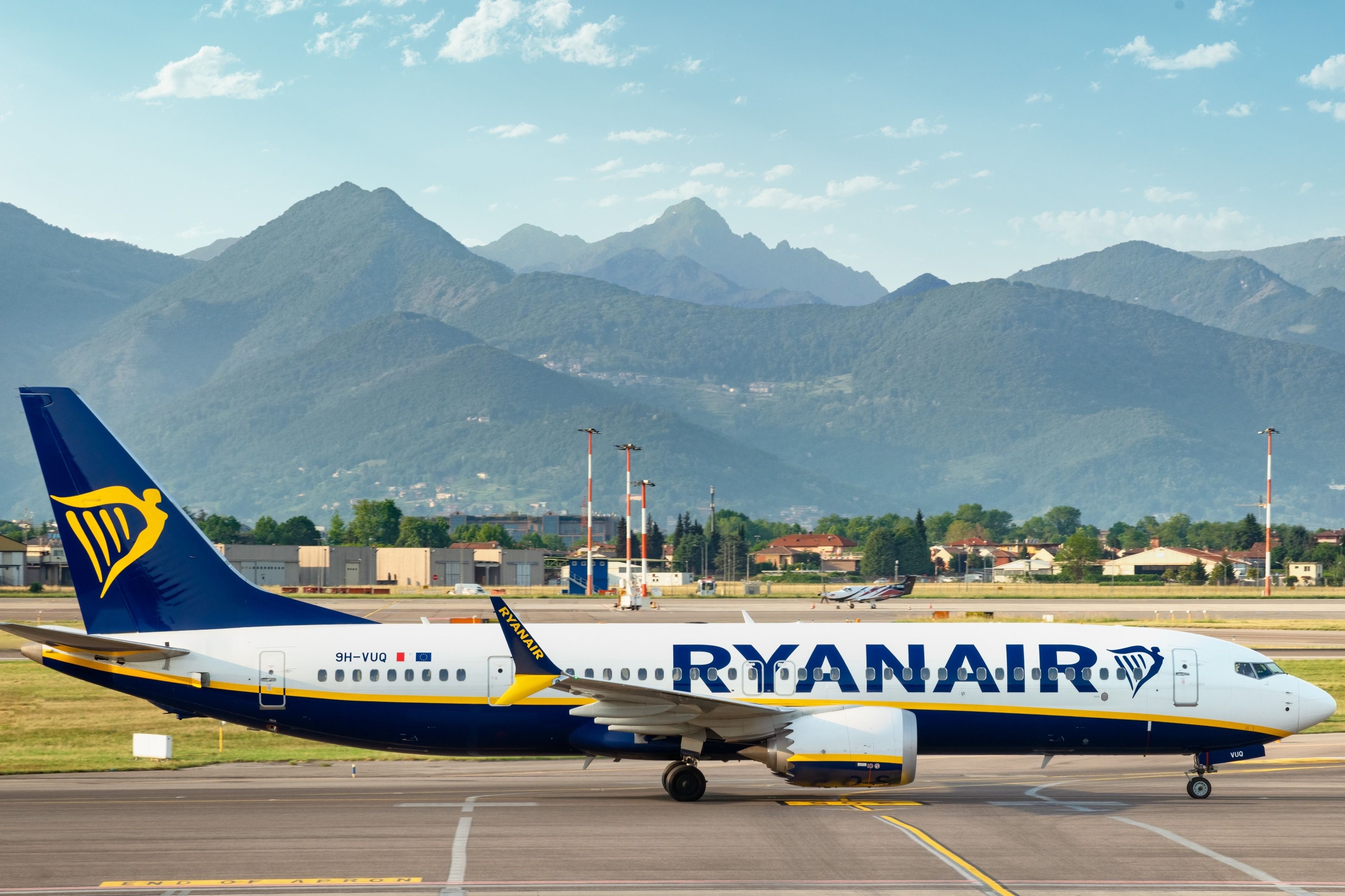 Ryanair Boeing 737 MAX 8 taxiing shutterstock_2171292953