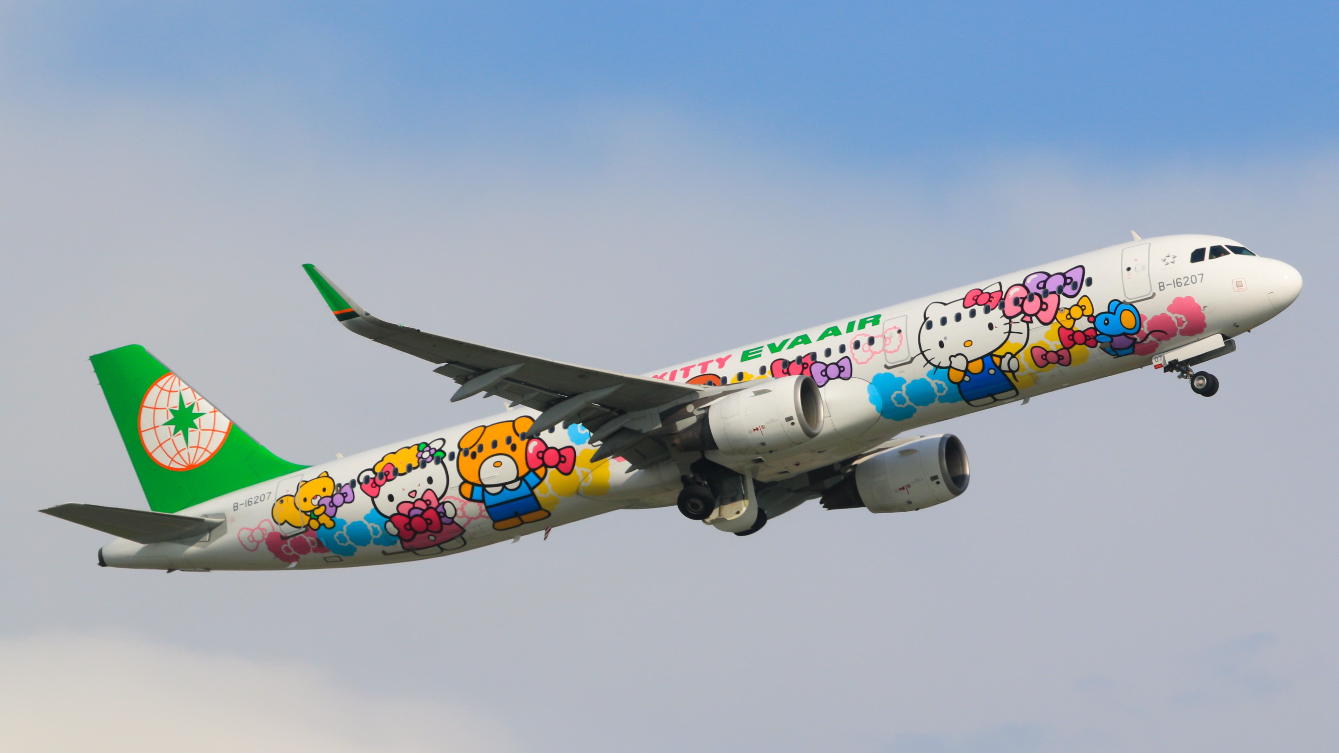 EVA Air Airbus A321 In Hello Kitty Livery Departing From Hong Kong