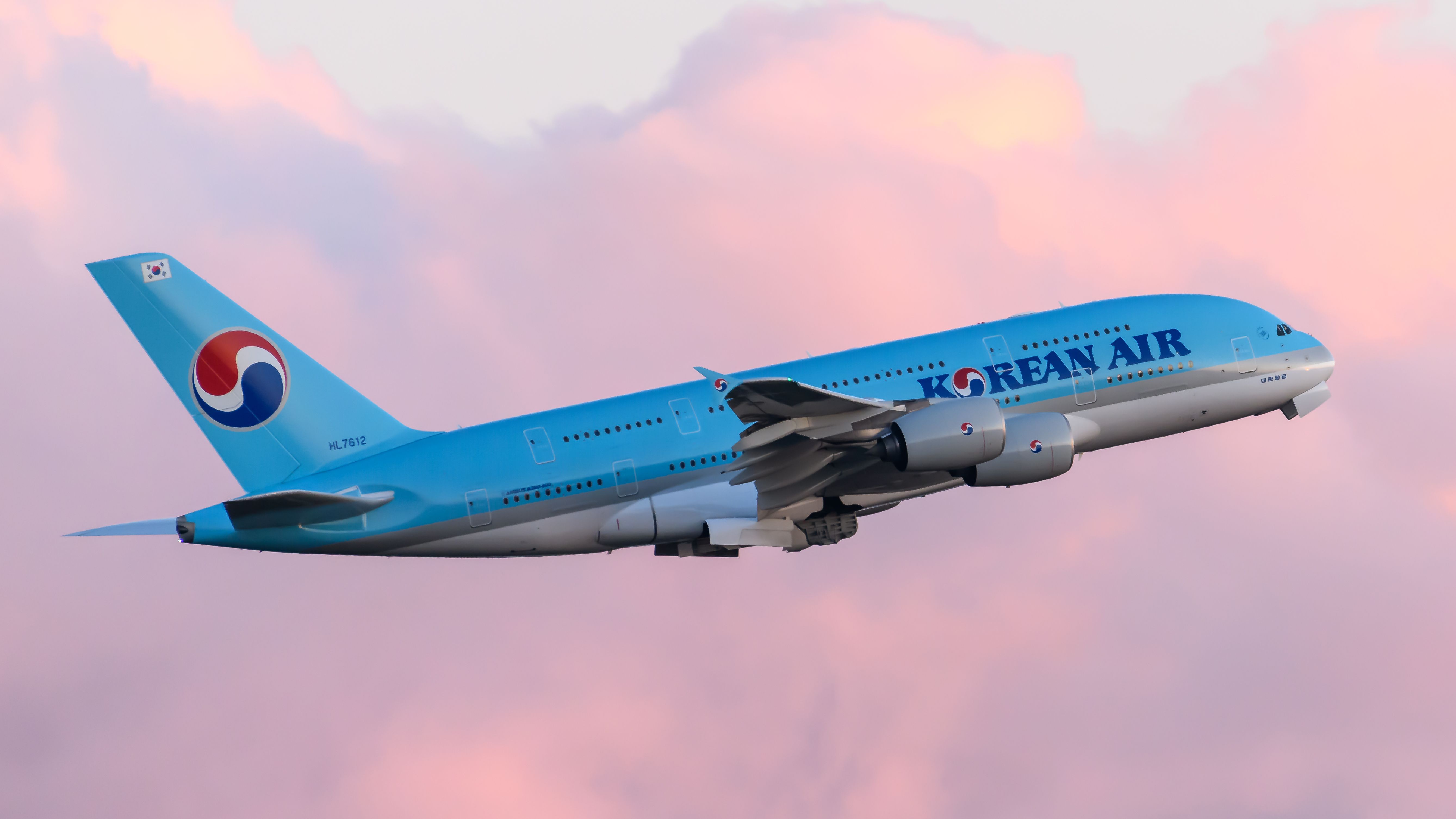 A Korean Air Airbus A380 at sunset