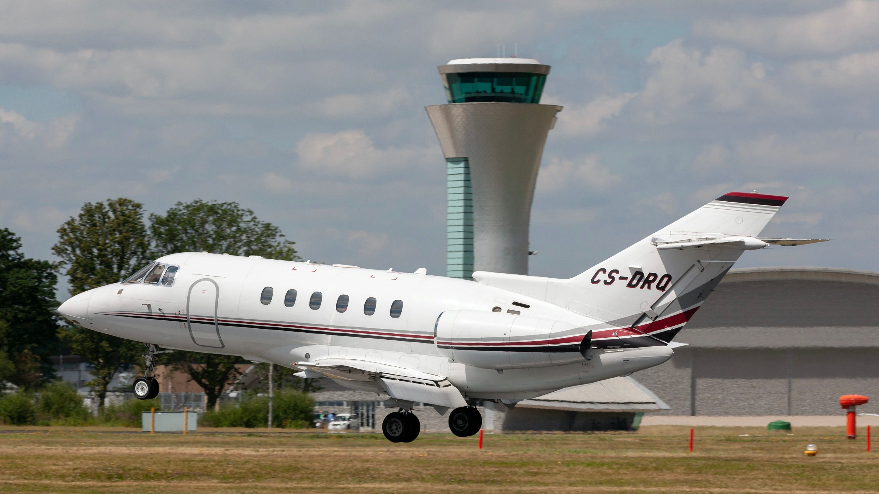 Timeless Design: What Made The Hawker 800XP So Popular?