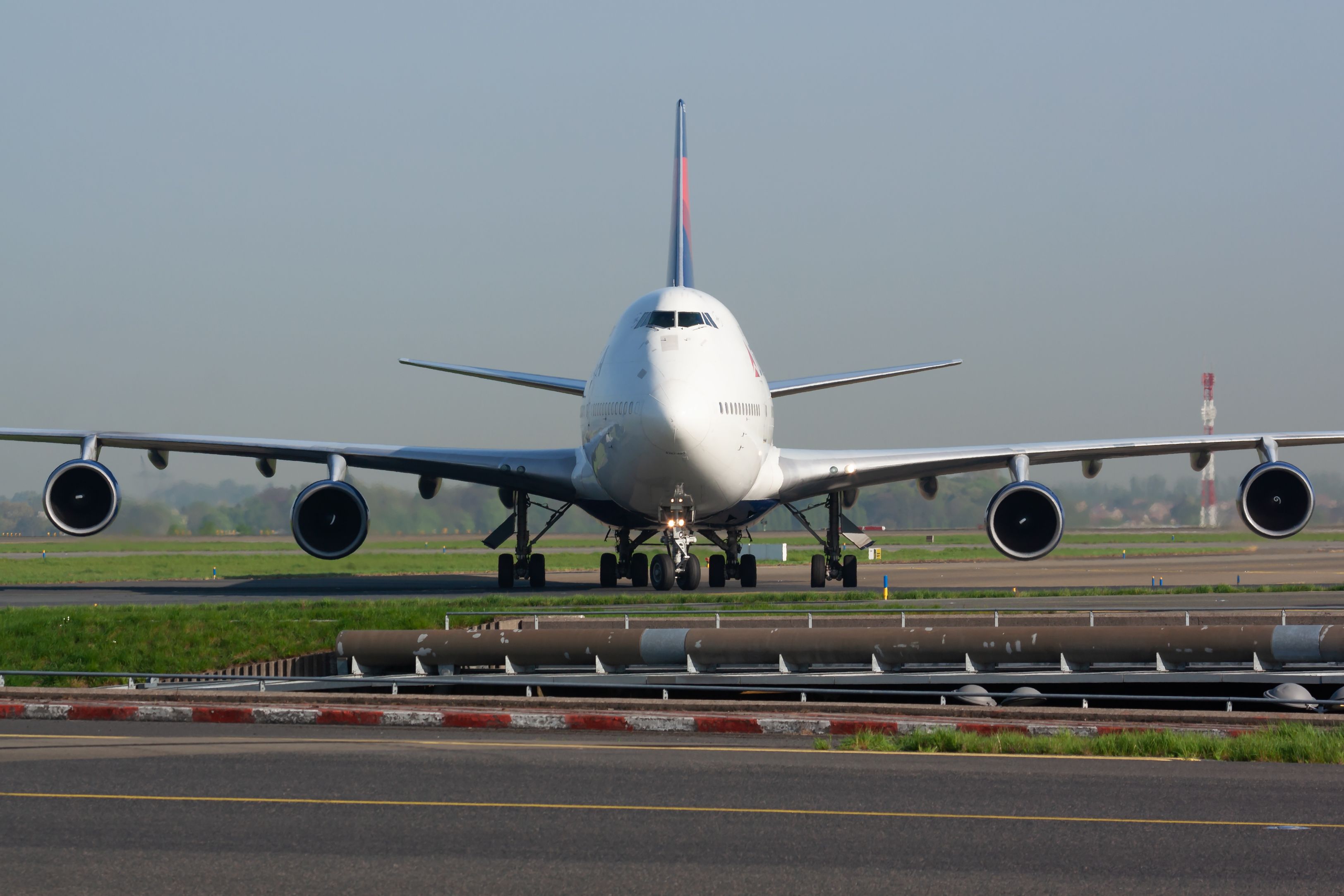 Delta Airlines Boeing 747-400 N662US passenger aircraft arrival and landing at Paris Charles de Gaulle Airport