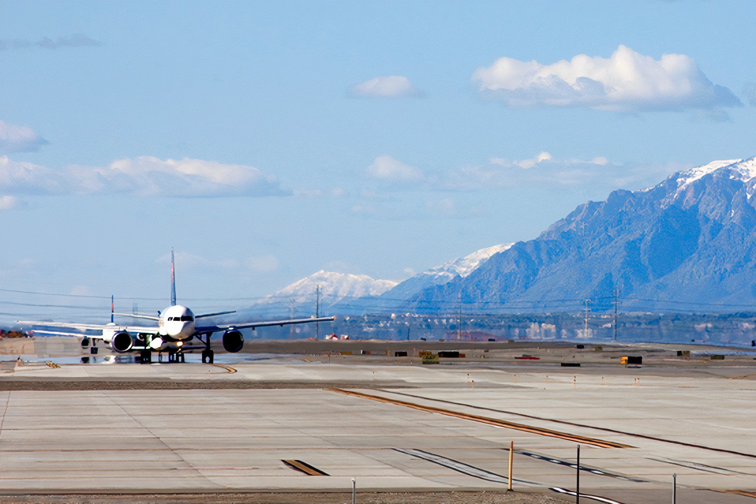 Planes landing at Salt Lake City Airport (SLC)