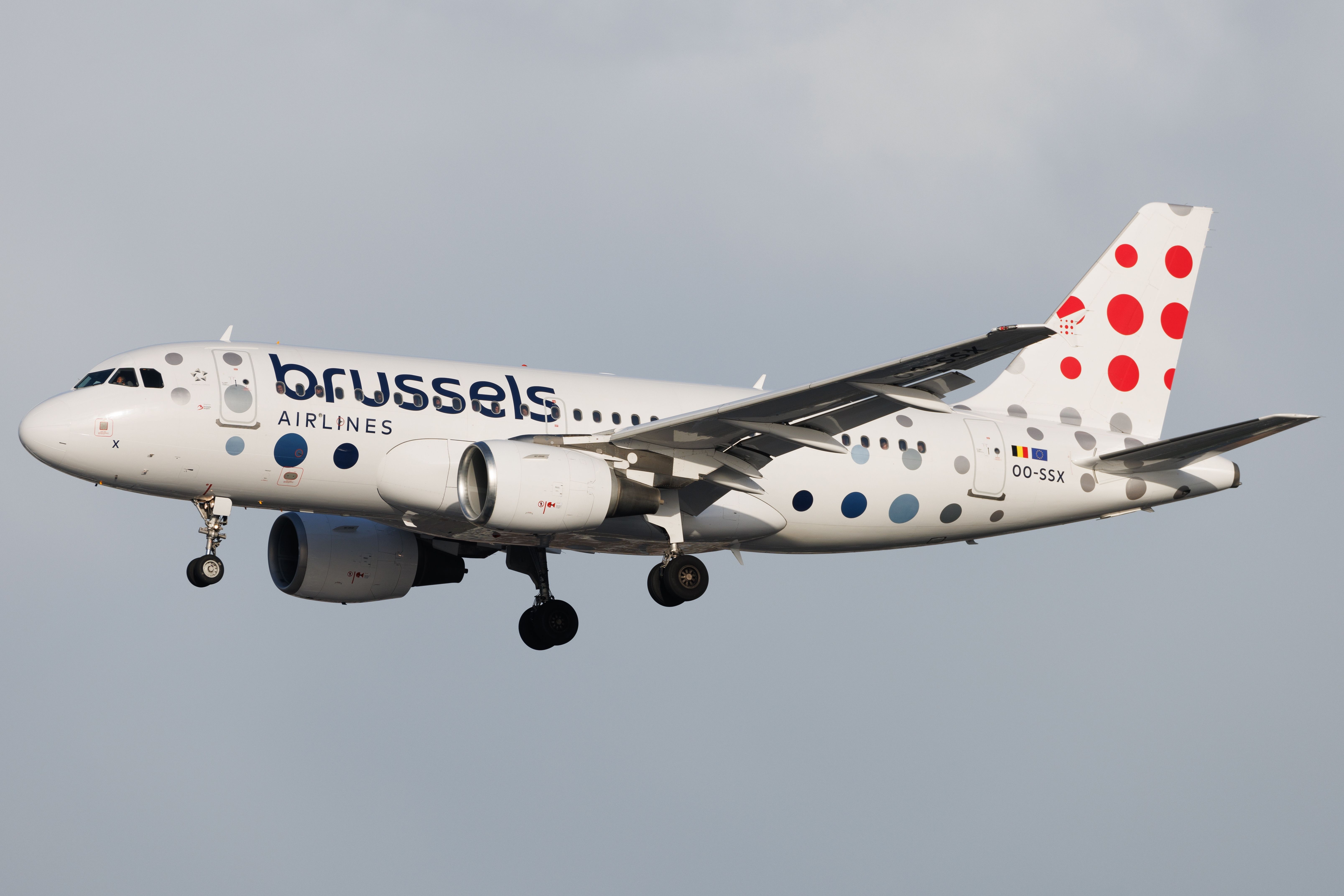 Brussels Airlines Airbus A319 landing