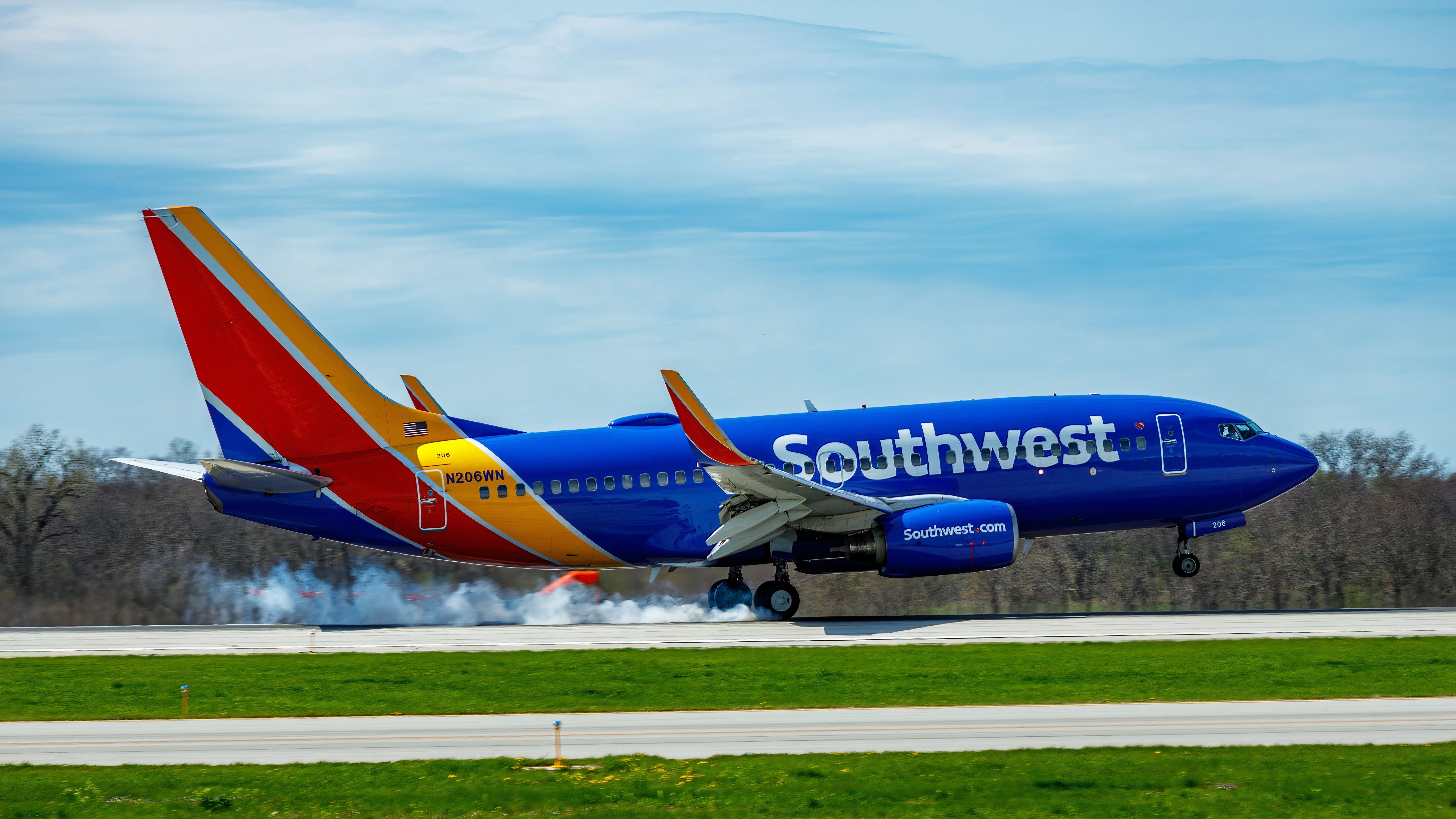 Southwest Airlines Boeing 737 lands at MCI