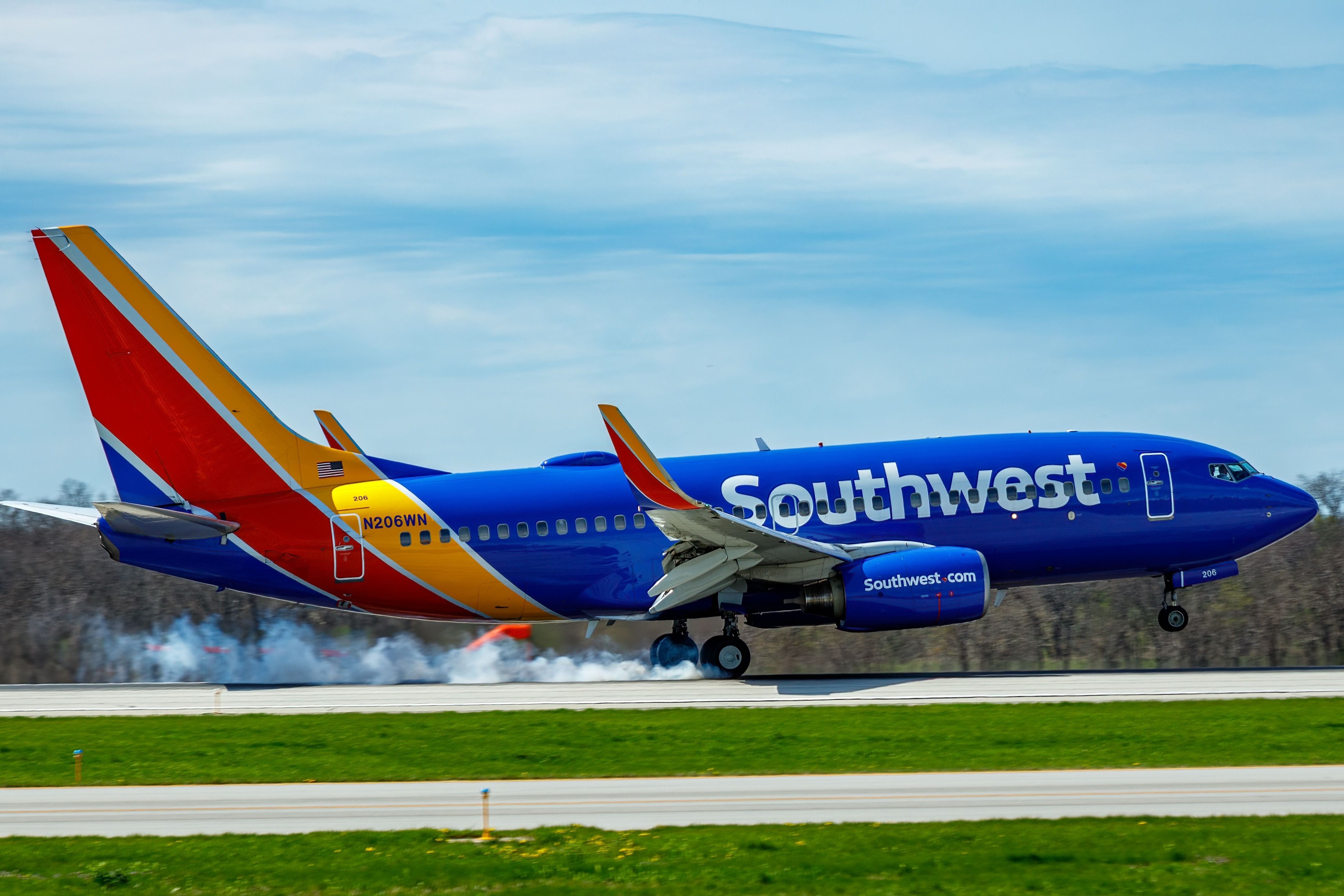 Southwest Boeing 737 landing at MCI