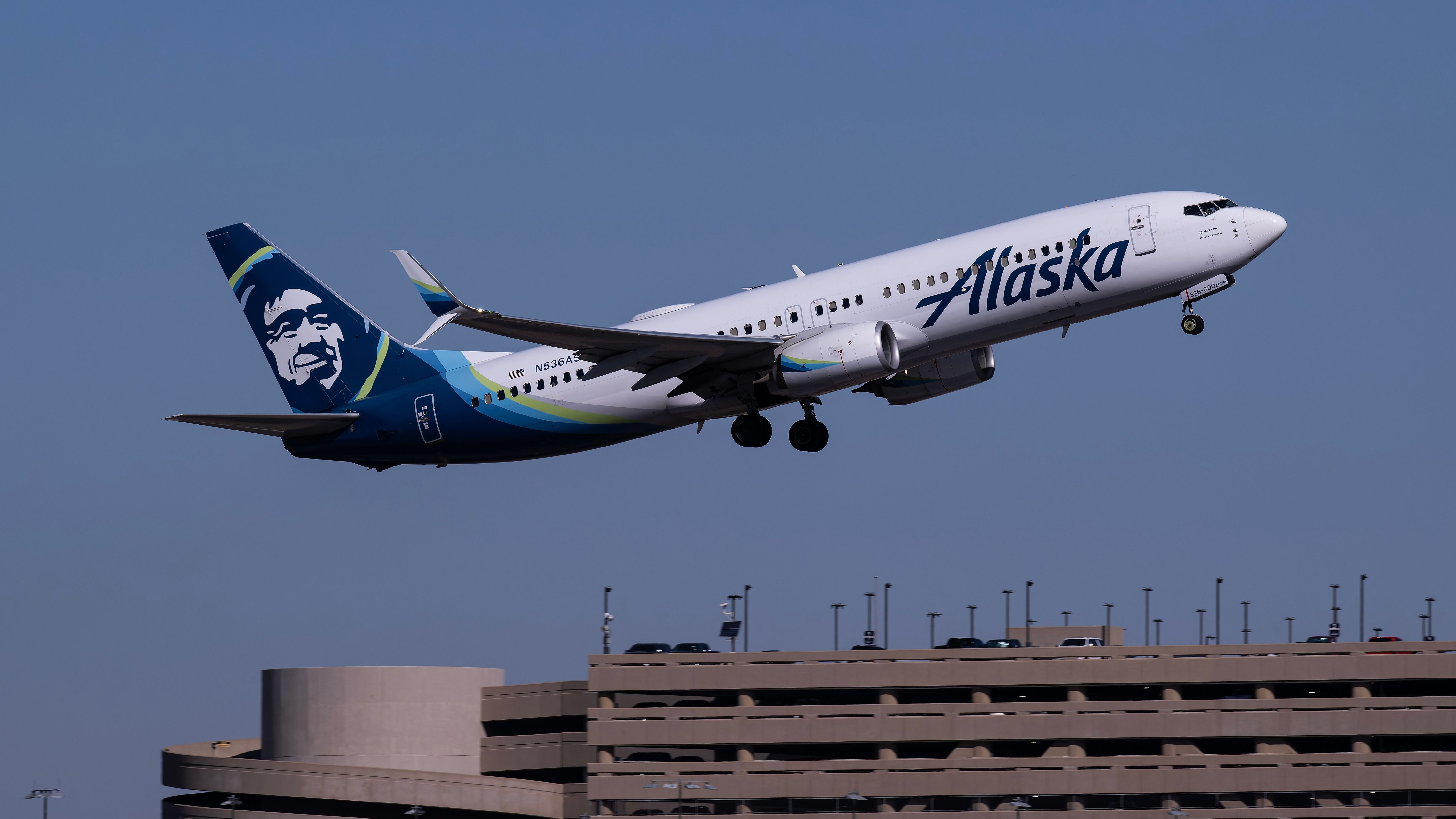 Analysis of Alaska Airlines’ dominance at Anchorage-Los Angeles Airport