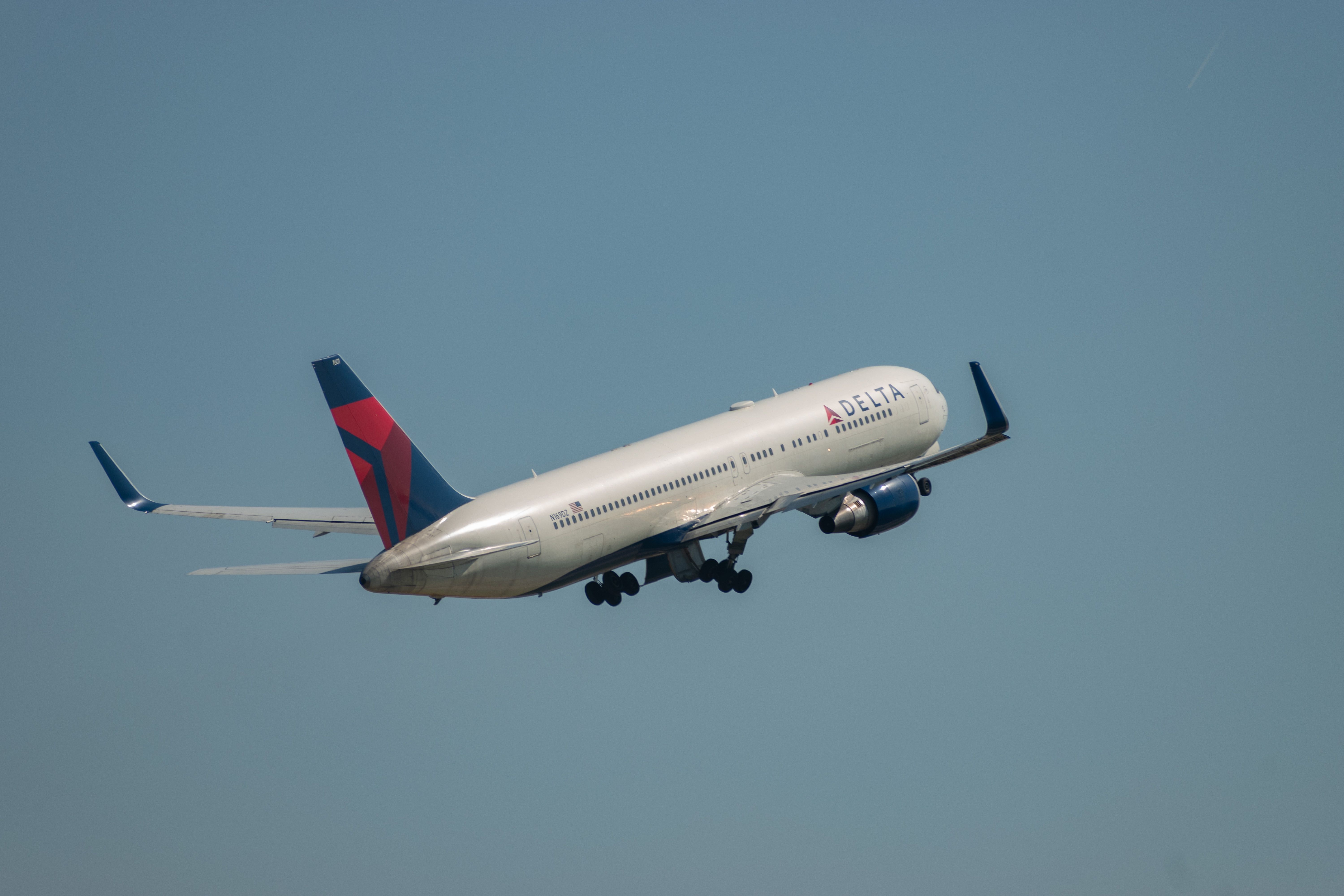 Delta Air Lines Boeing 767-332ER (N169DZ) taking off.