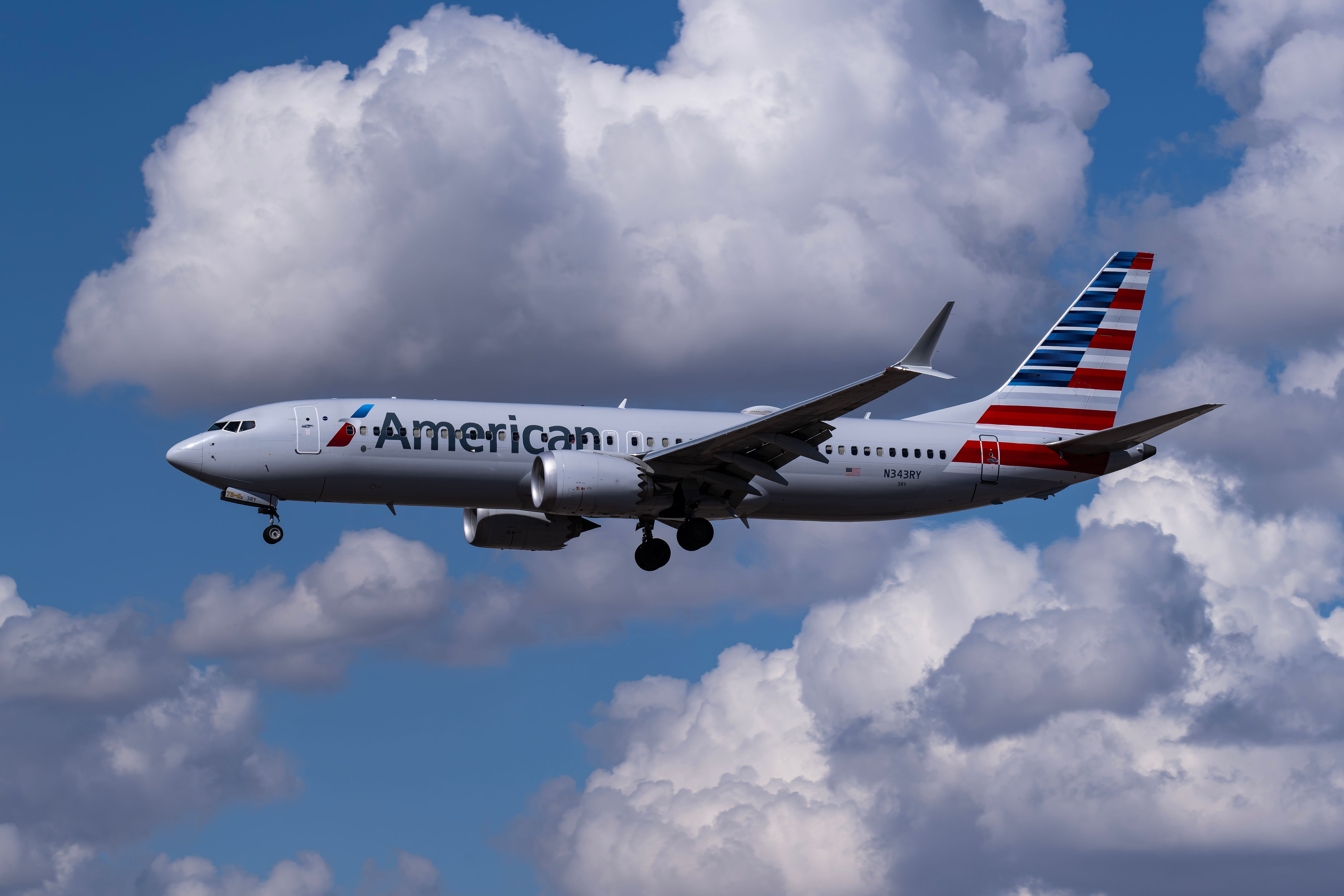 An American Airlines Boeing 737 MAX 8 on approach