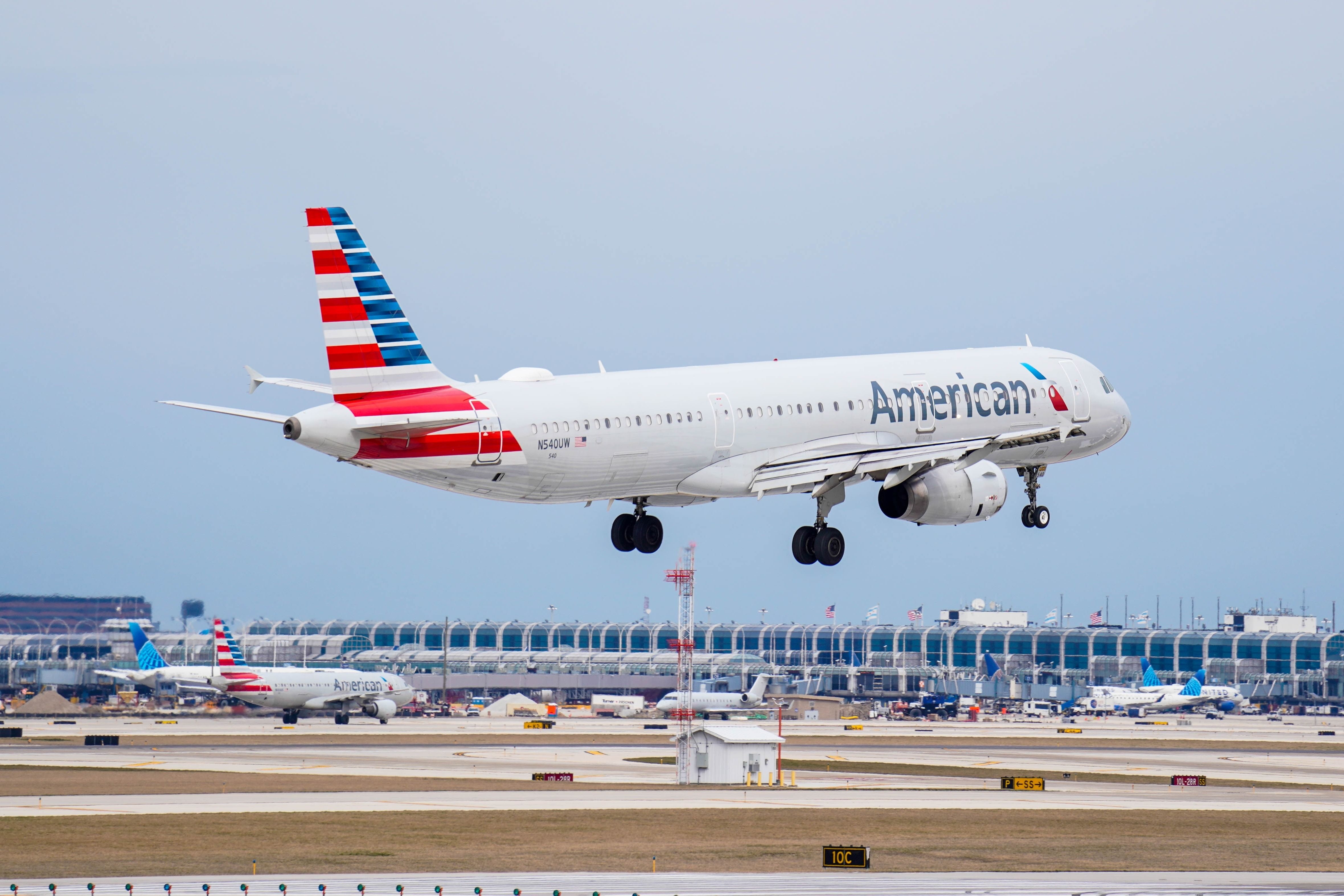 An American Airlines Airbus A321 (N540UW) lands at Chicago O'Hare International Airport.