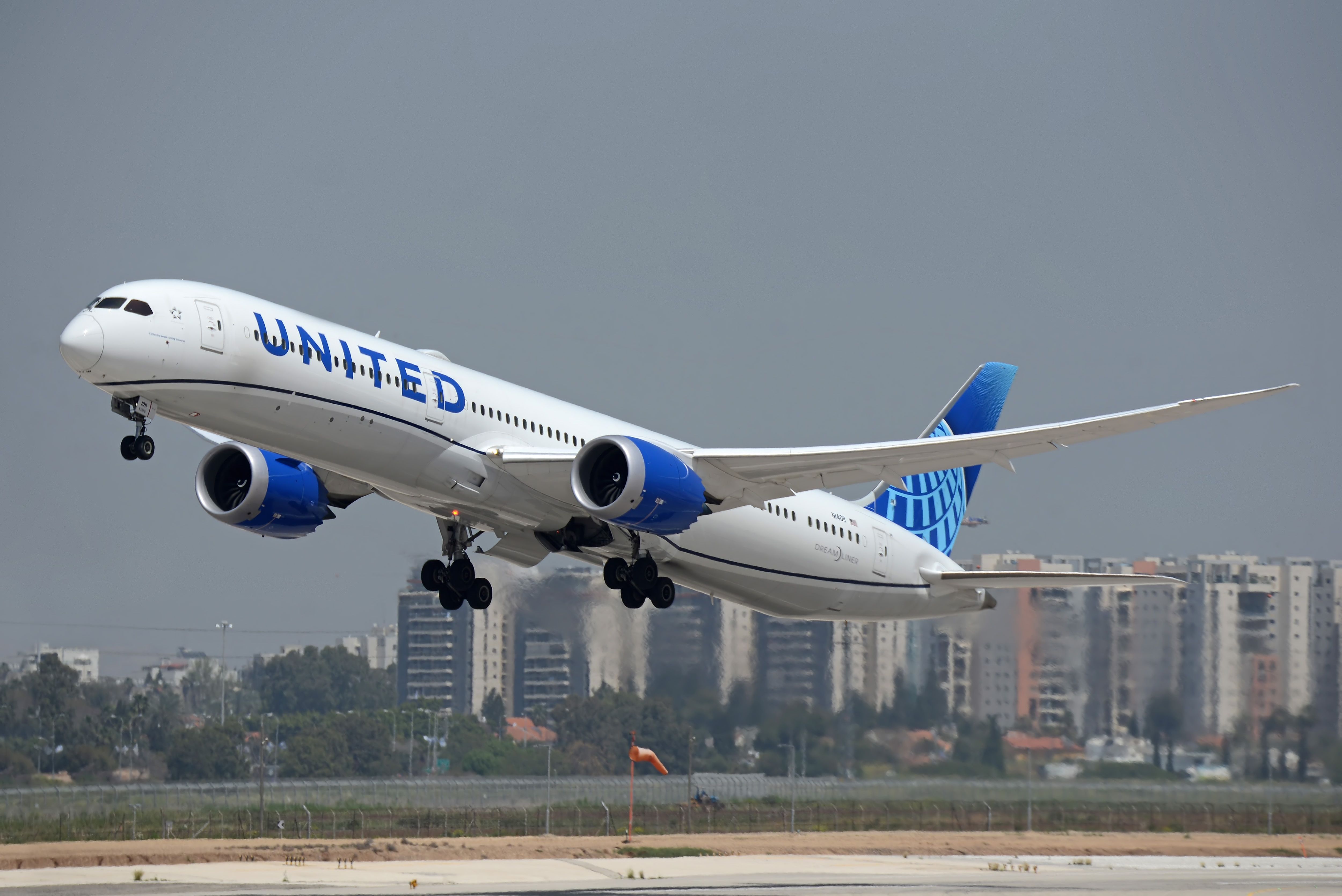 United Airlines Boeing 787 departing From Tel Aviv