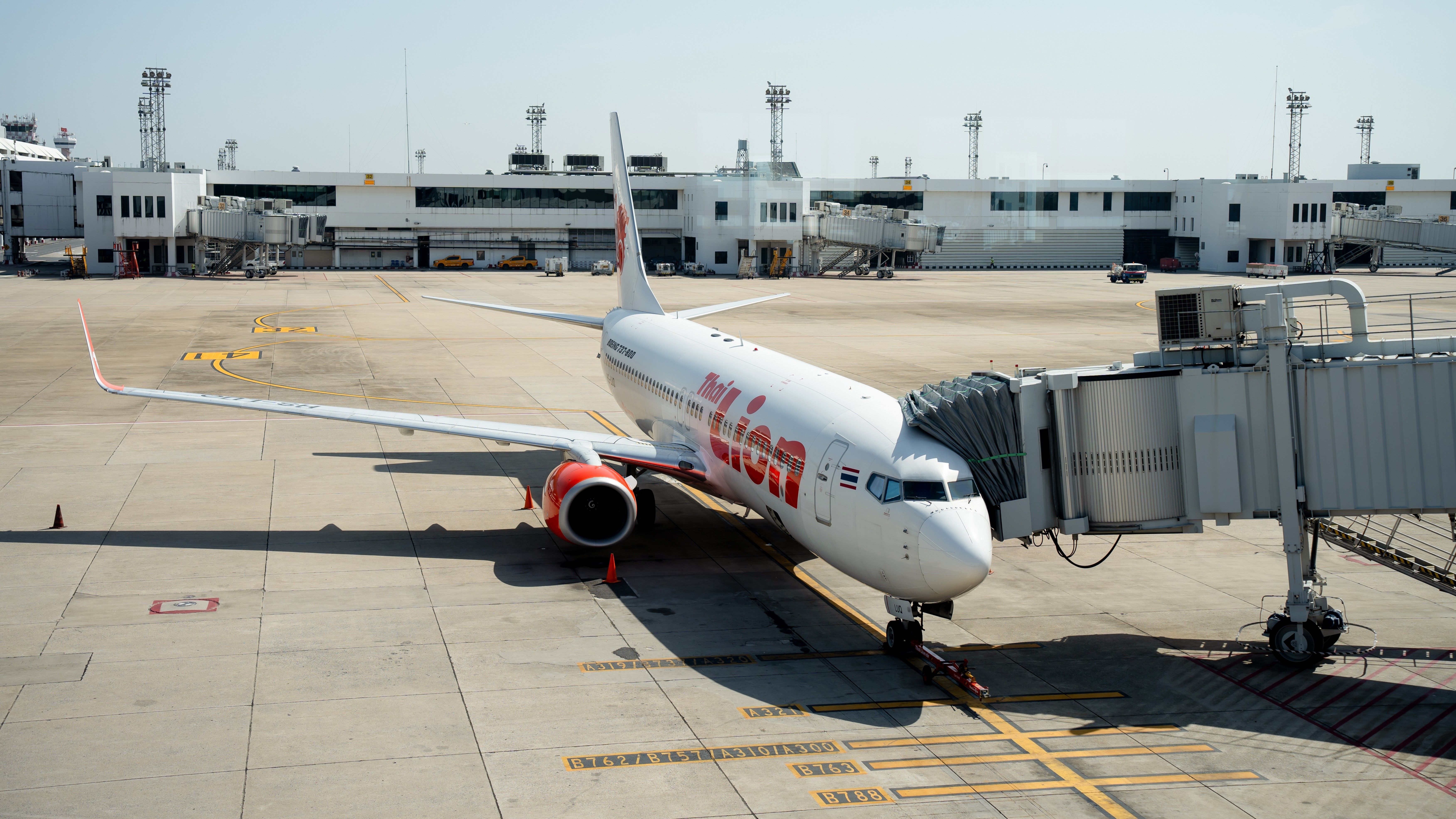 Apart from premium cabins, is it time to return to boarding planes in rows rather than groups?