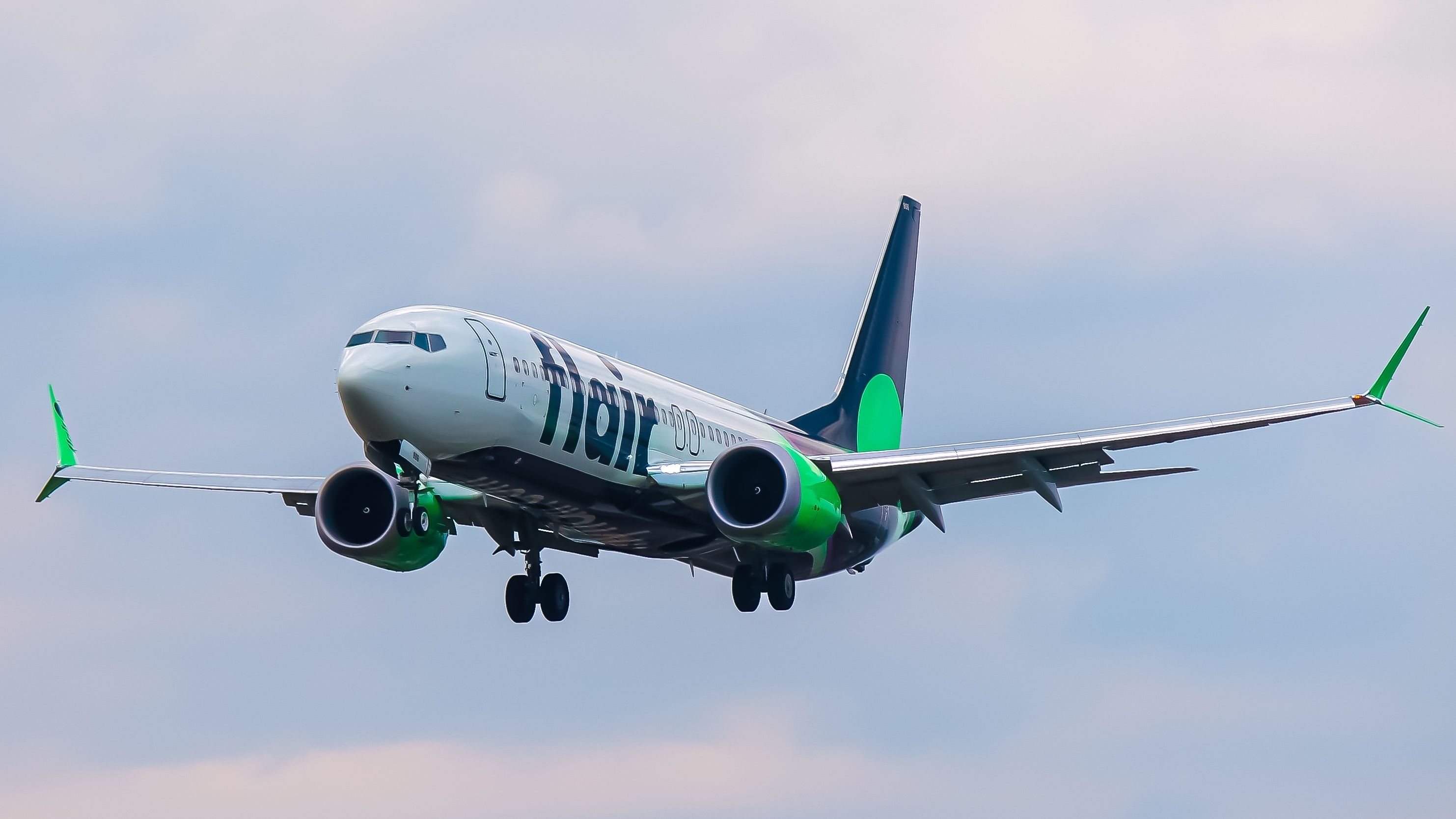 A Boeing 737 MAX from Flair Airlines on approach 