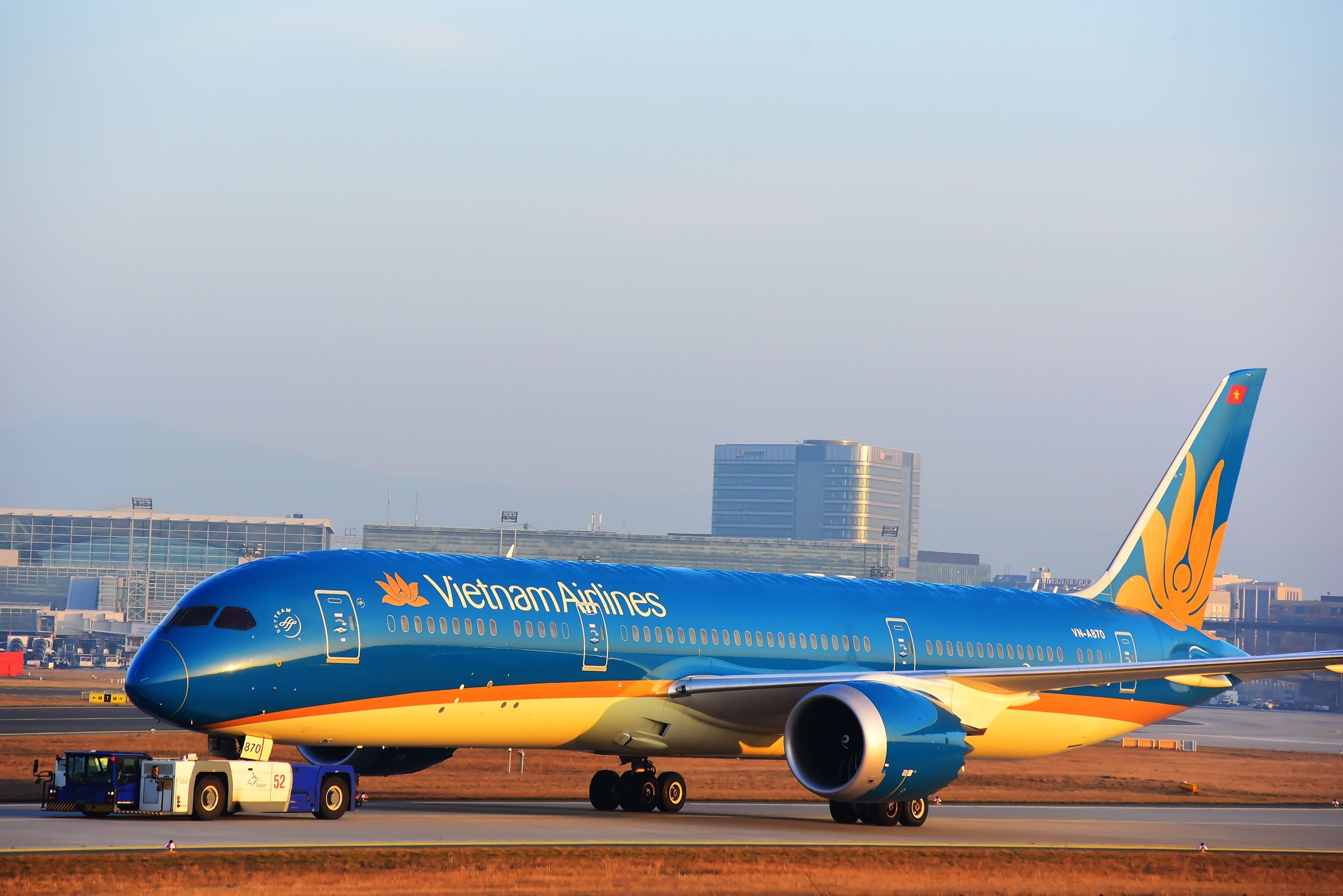 A Boeing 787-9 of Vietnam Airlines at Frankfurt Airport 