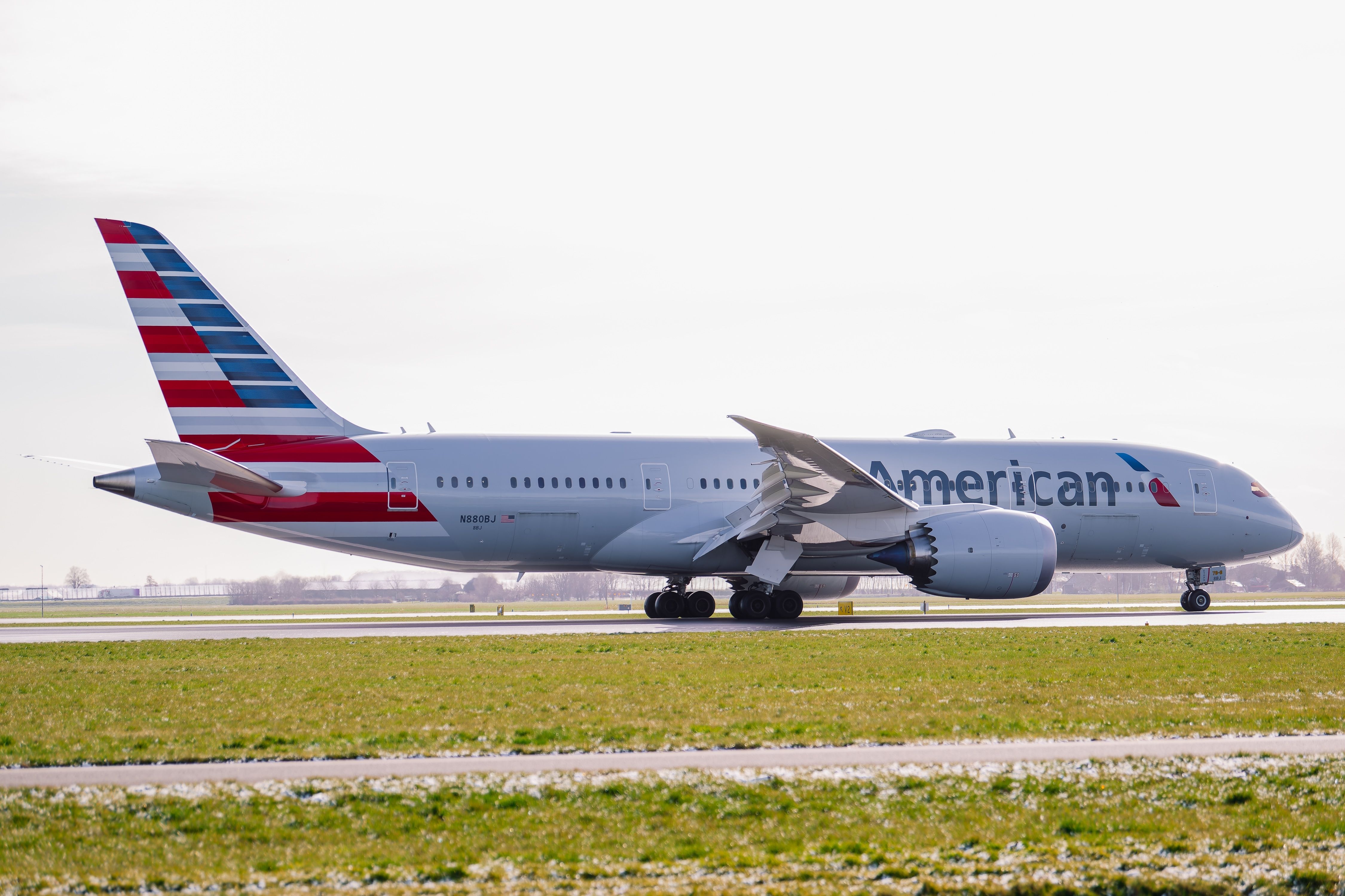 American Airlines Boeing 787-8 Dreamliner on the runway.