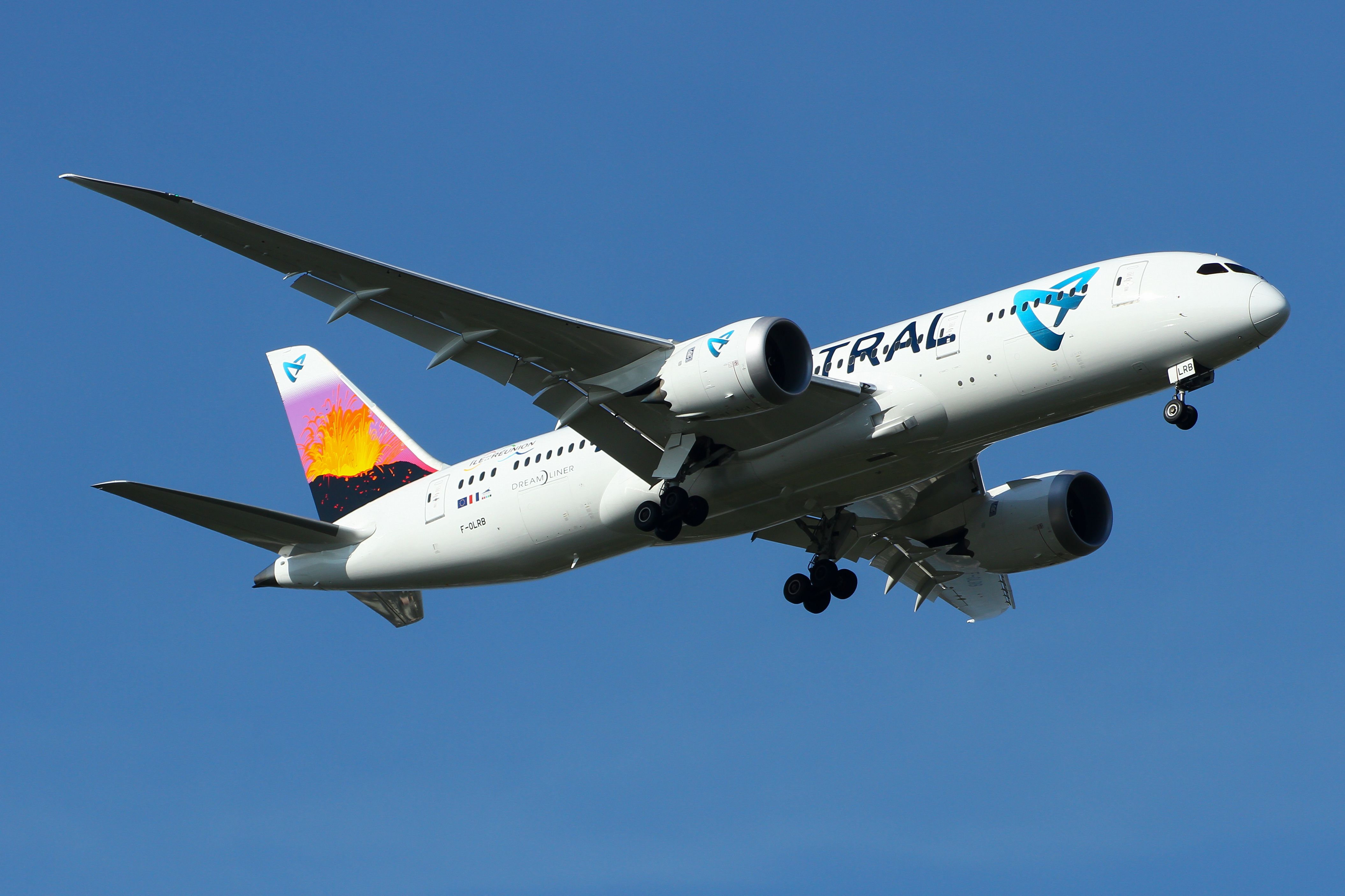 An Air Austral Boeing 787 Dreamliner on approach