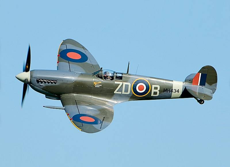 spitfire_-_season_premiere_airshow_2018_-cropped.jpg