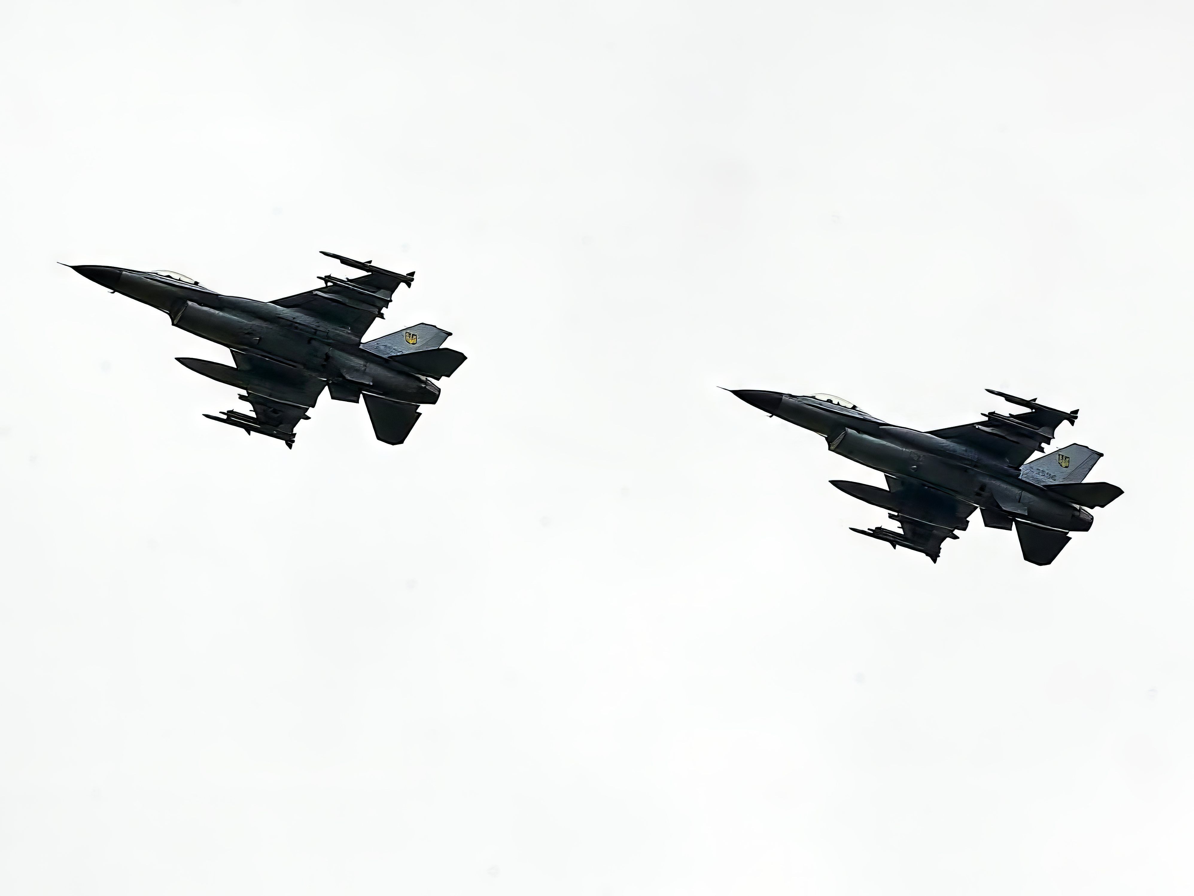 Ukraine F-16s - 4x3-Topaz