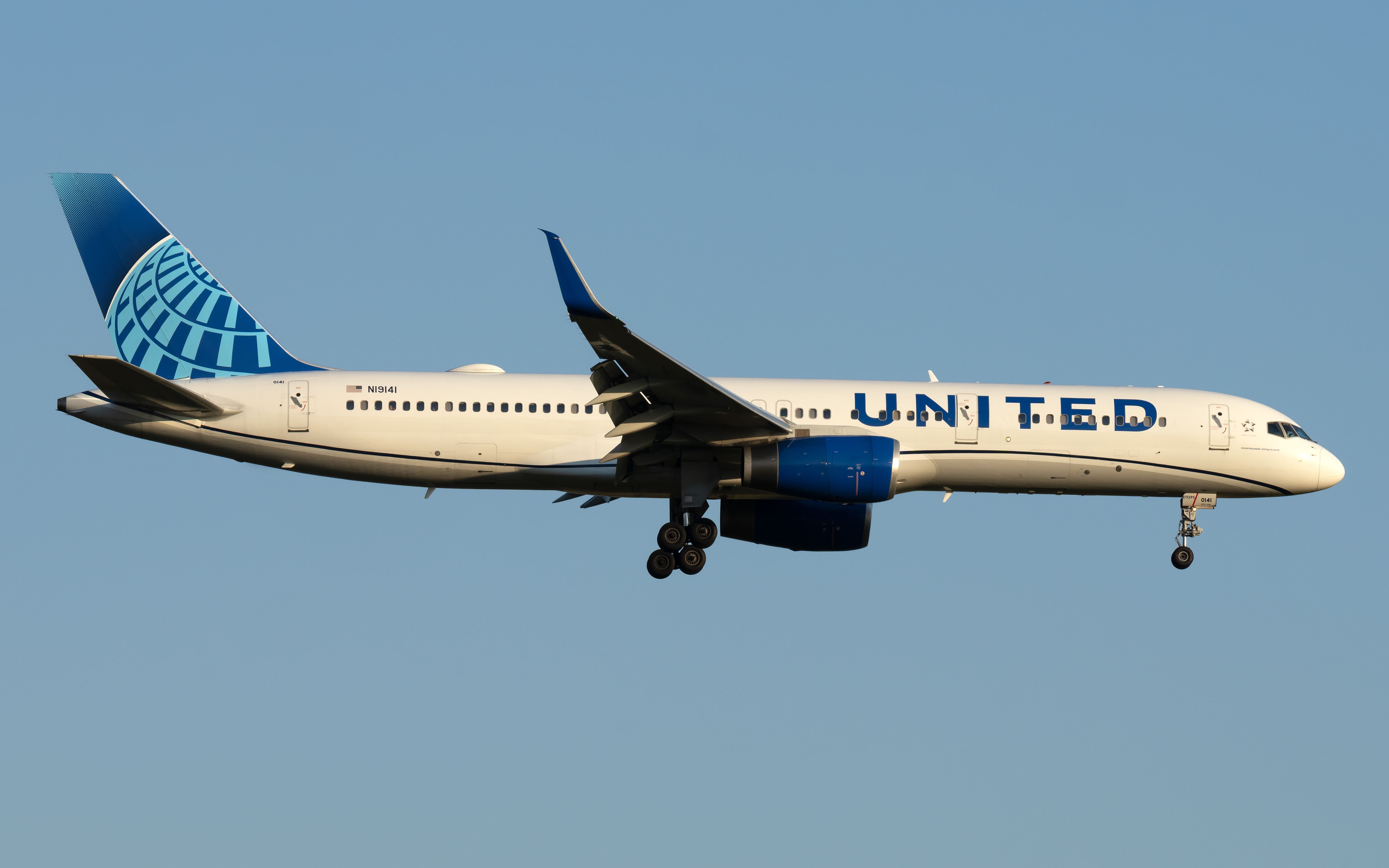 United Airlines Boeing 757 Diverts To Honolulu Following Hydraulic Failure