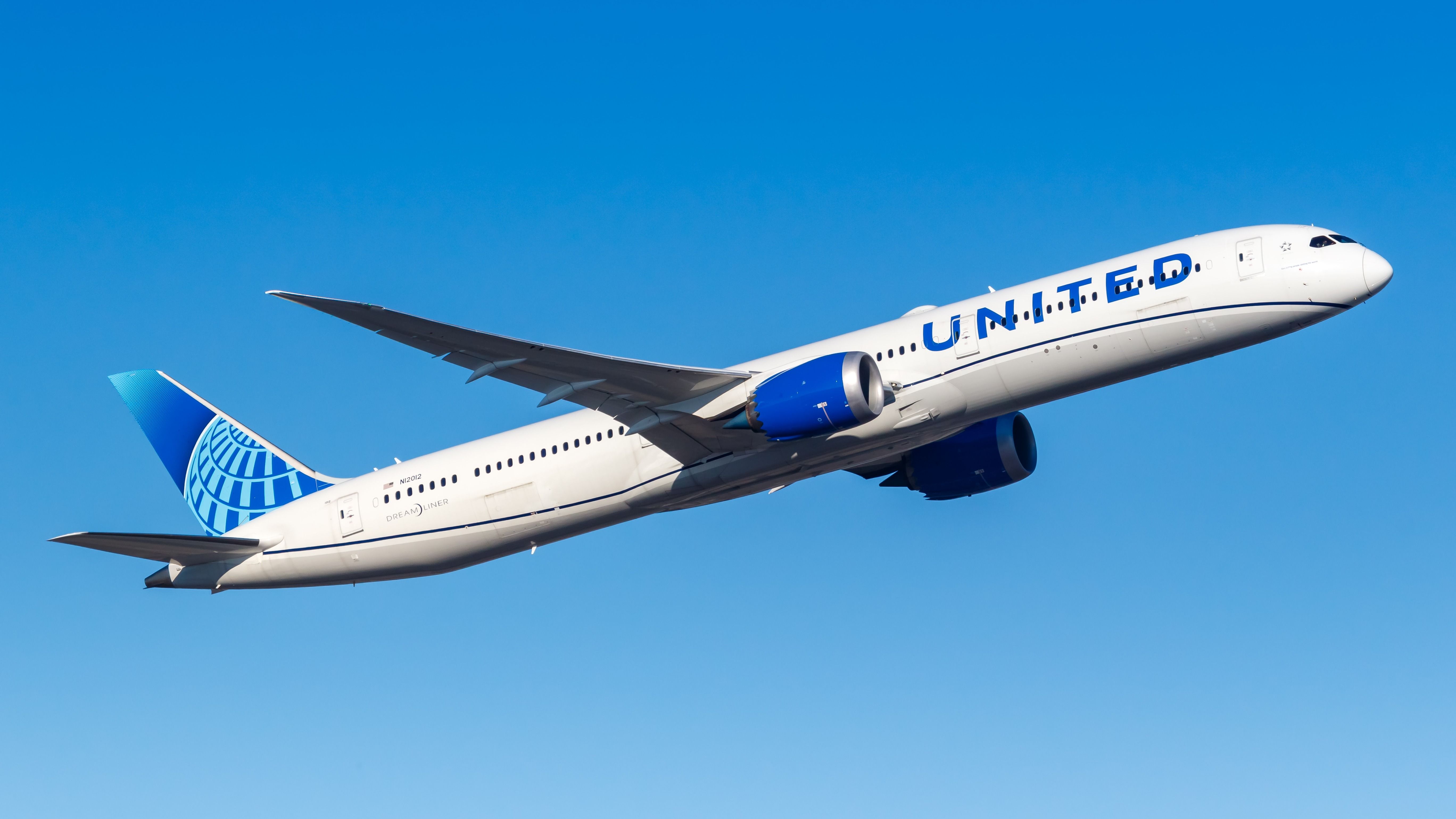 United Airlines Boeing 787 Dreamliner Flight 945 from Frankfurt to Chicago is diverted to Edinburgh after emergency call