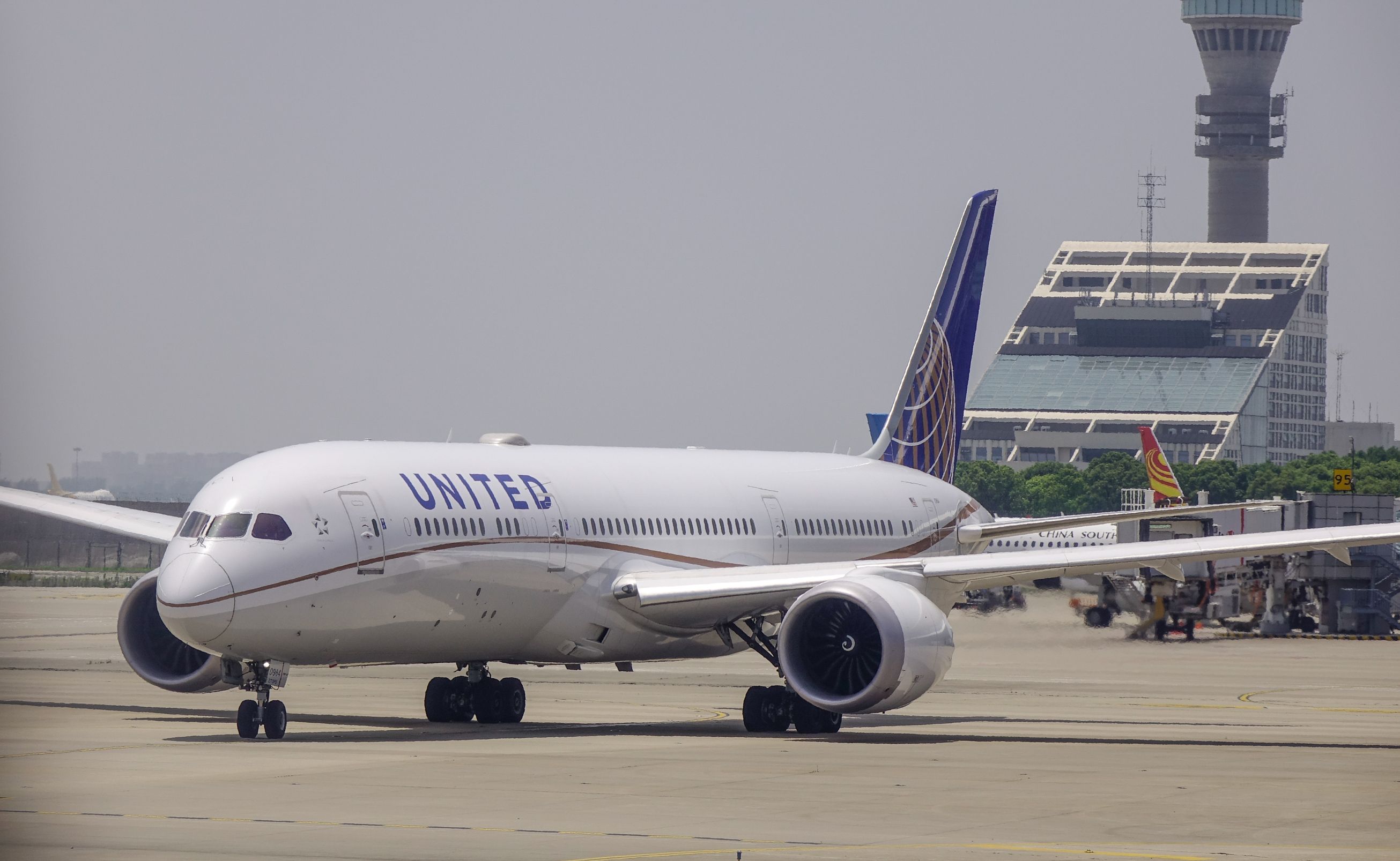 Boeing 787-9 of United Airlines at PVG shutterstock_1585431412