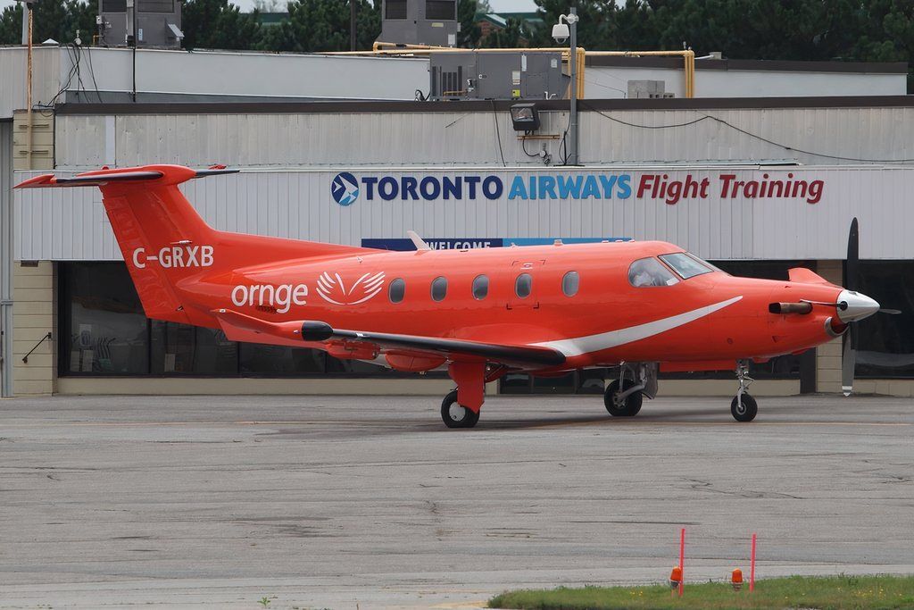 1024px-Pilatus_PC-12-47E_Ornge_C-GRXB,_YKZ_Toronto,_ON_(Buttonville_Airfield),_Canada_PP1380522167
