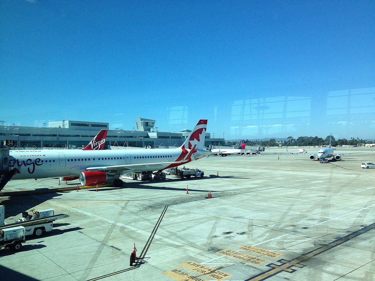 1200px-San_Diego_International_Airport_Gate_33