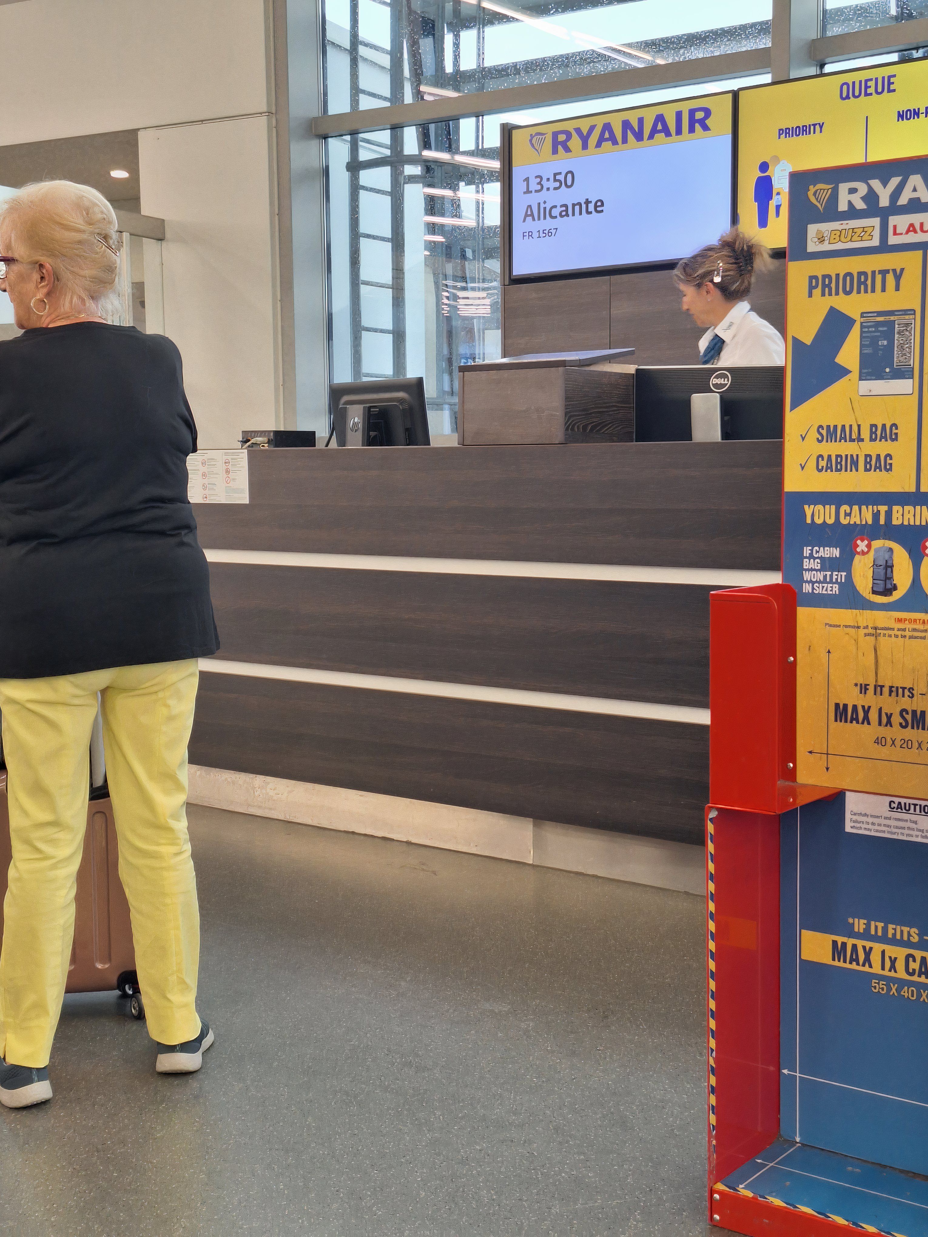 Ryanair gate at VIE