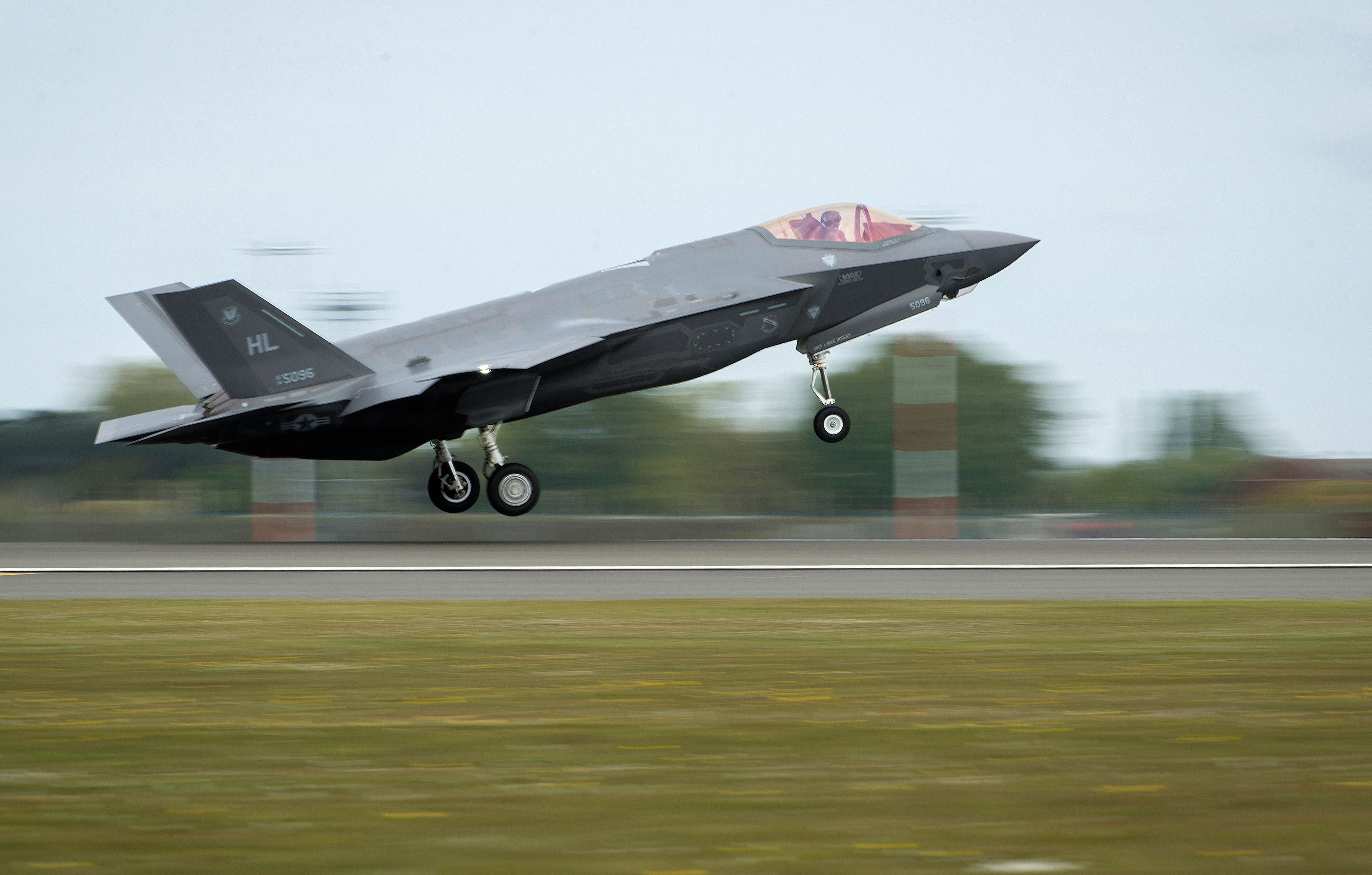 3370271 - F-35A Taking Off