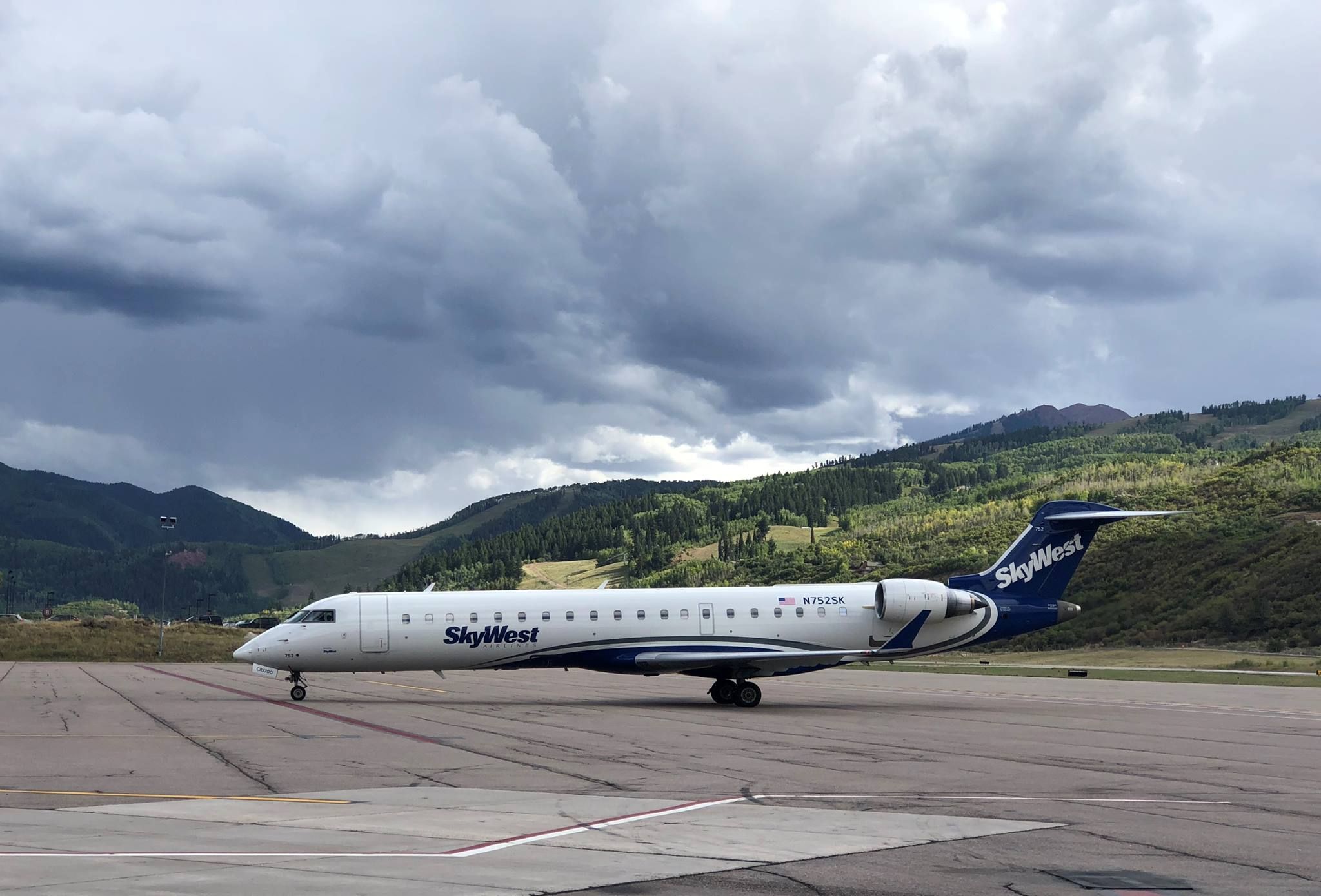 SkyWest Bombardier CRJ700 (N752SK).