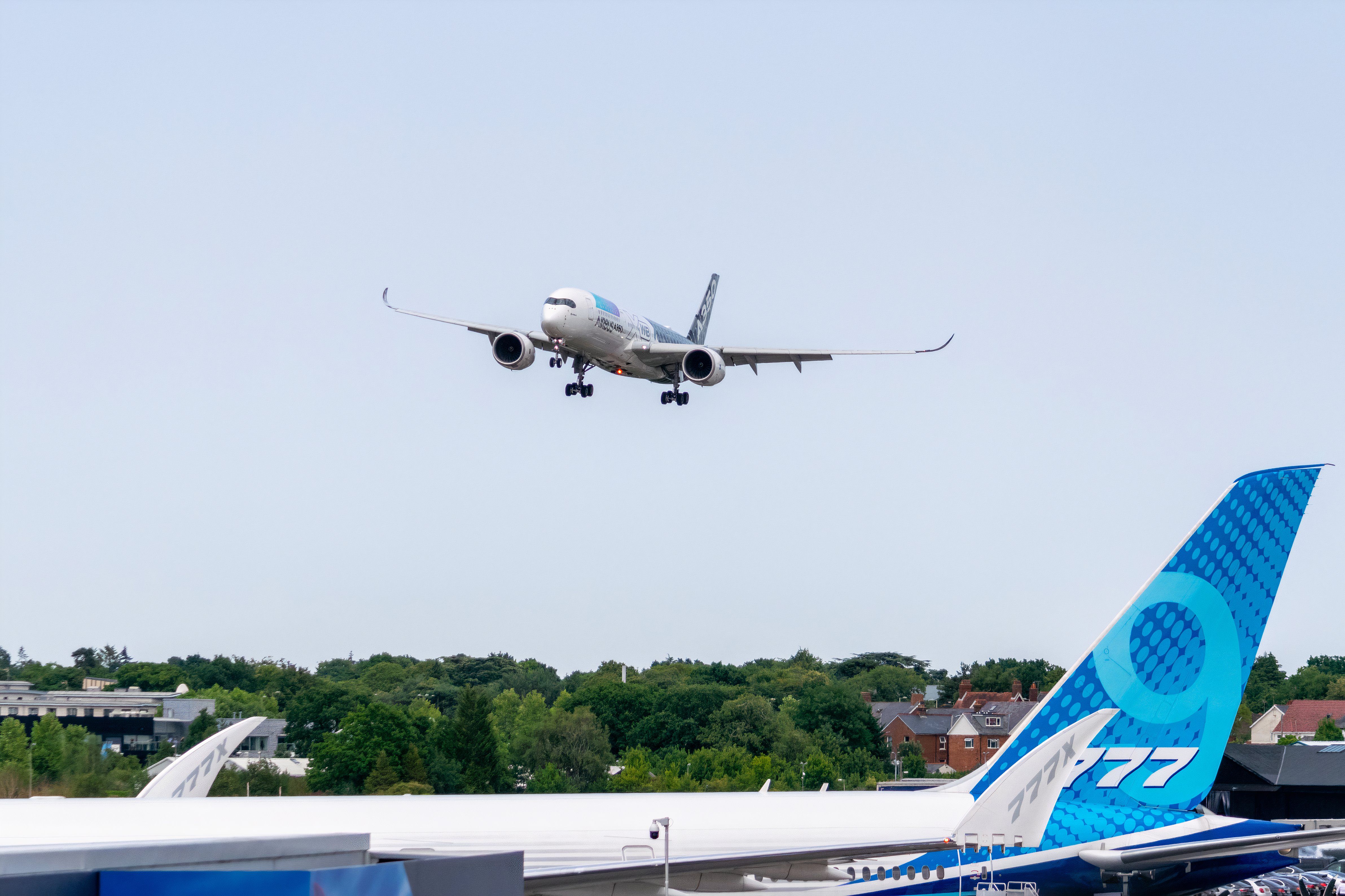 A350 and 7779 Tom Boon Simple Flying