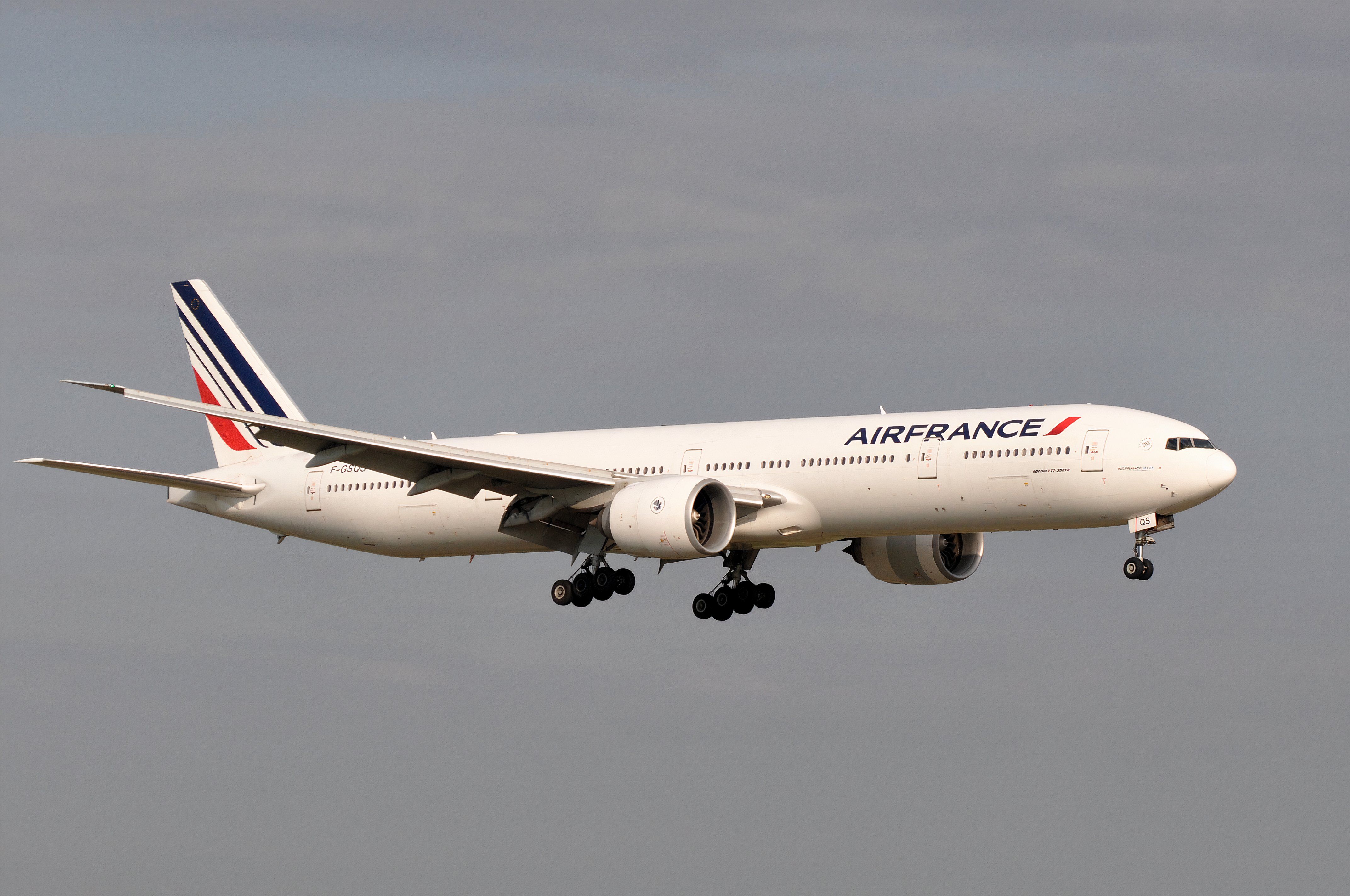 Air France 472-seat 777-300ER final approach