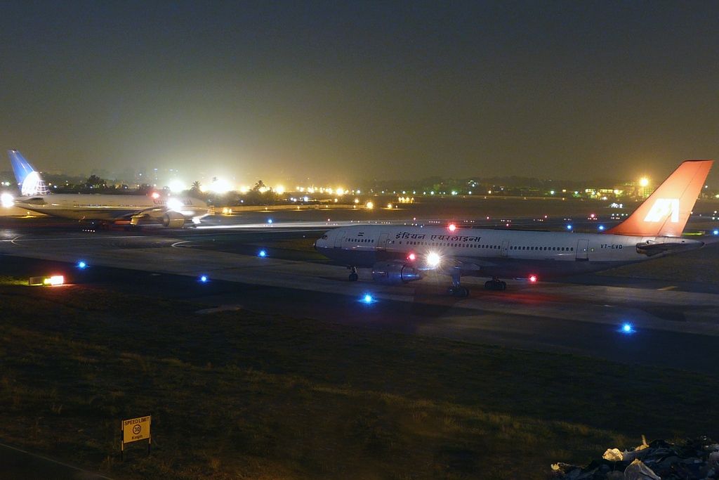 Airbus_A300B4-203,_Indian_Airlines_JP6950609