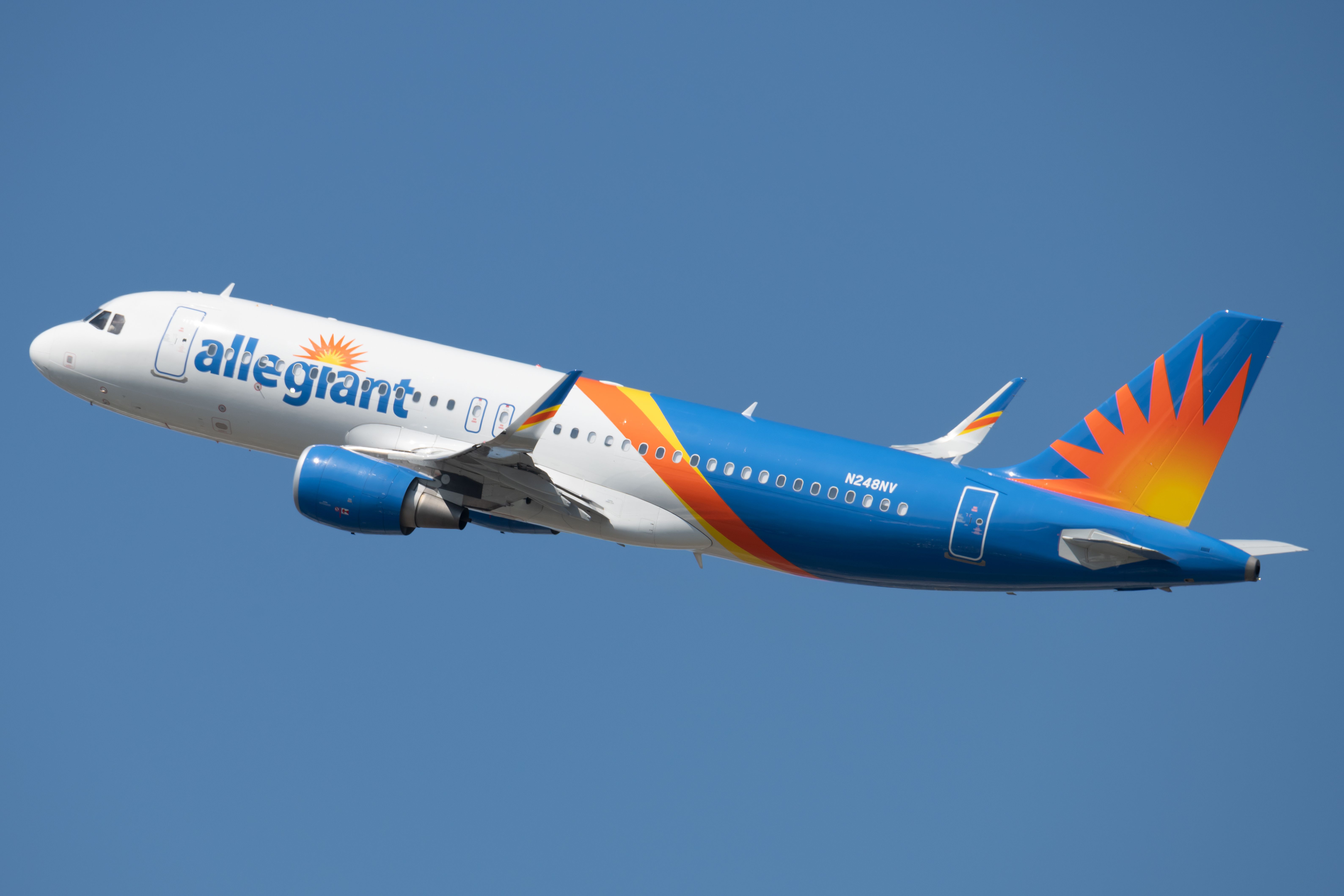 Allegiant Air Airbus A320-200 flying Vincenzo Pace Simple Flying-1