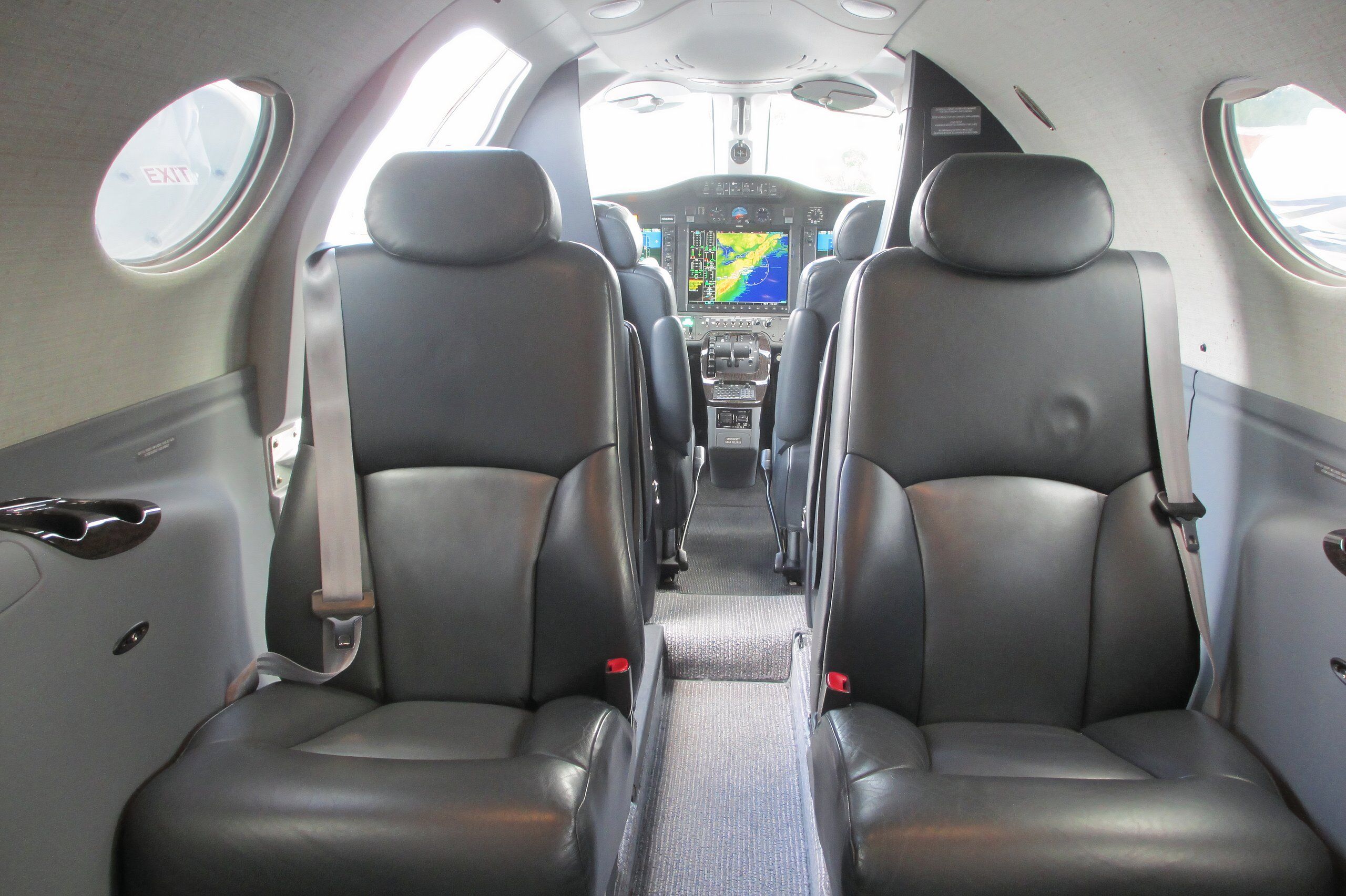 Cessna_Citation_Mustang_interior_cabin_and_cockpit